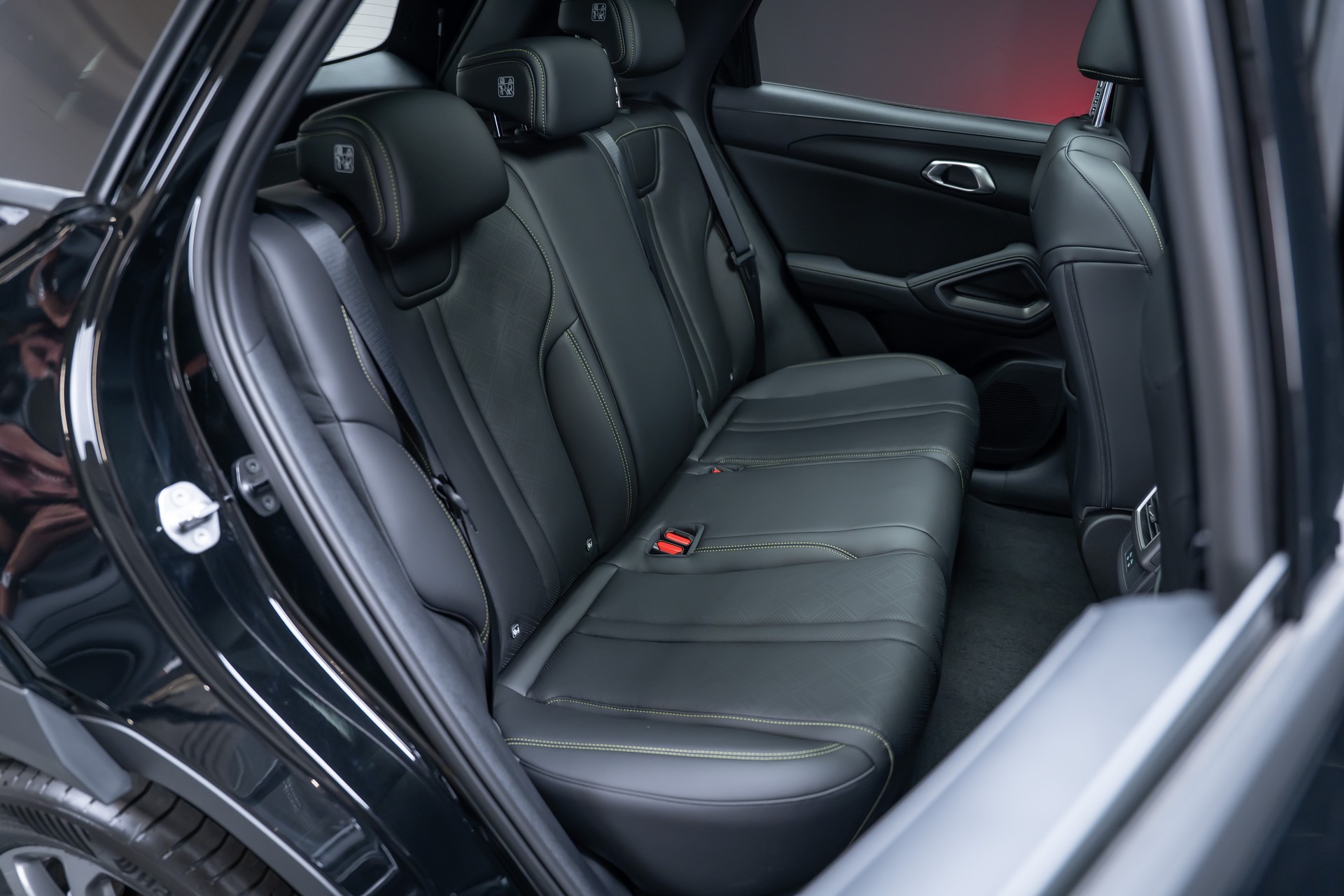 BYD Atto 2 DM-i Boost / Panoramadach / Leder / 360° Kamera-image-18