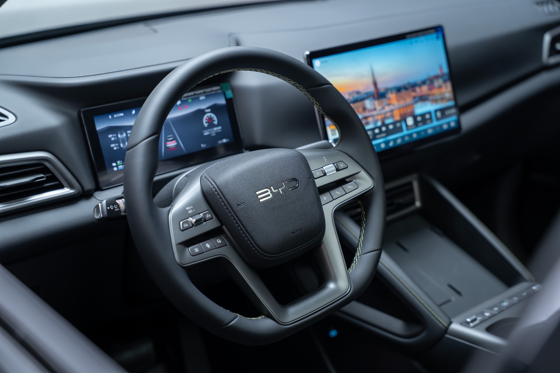 BYD Atto 2 DM-i Boost / Panoramadach / Leder / 360° Kamera-image-13