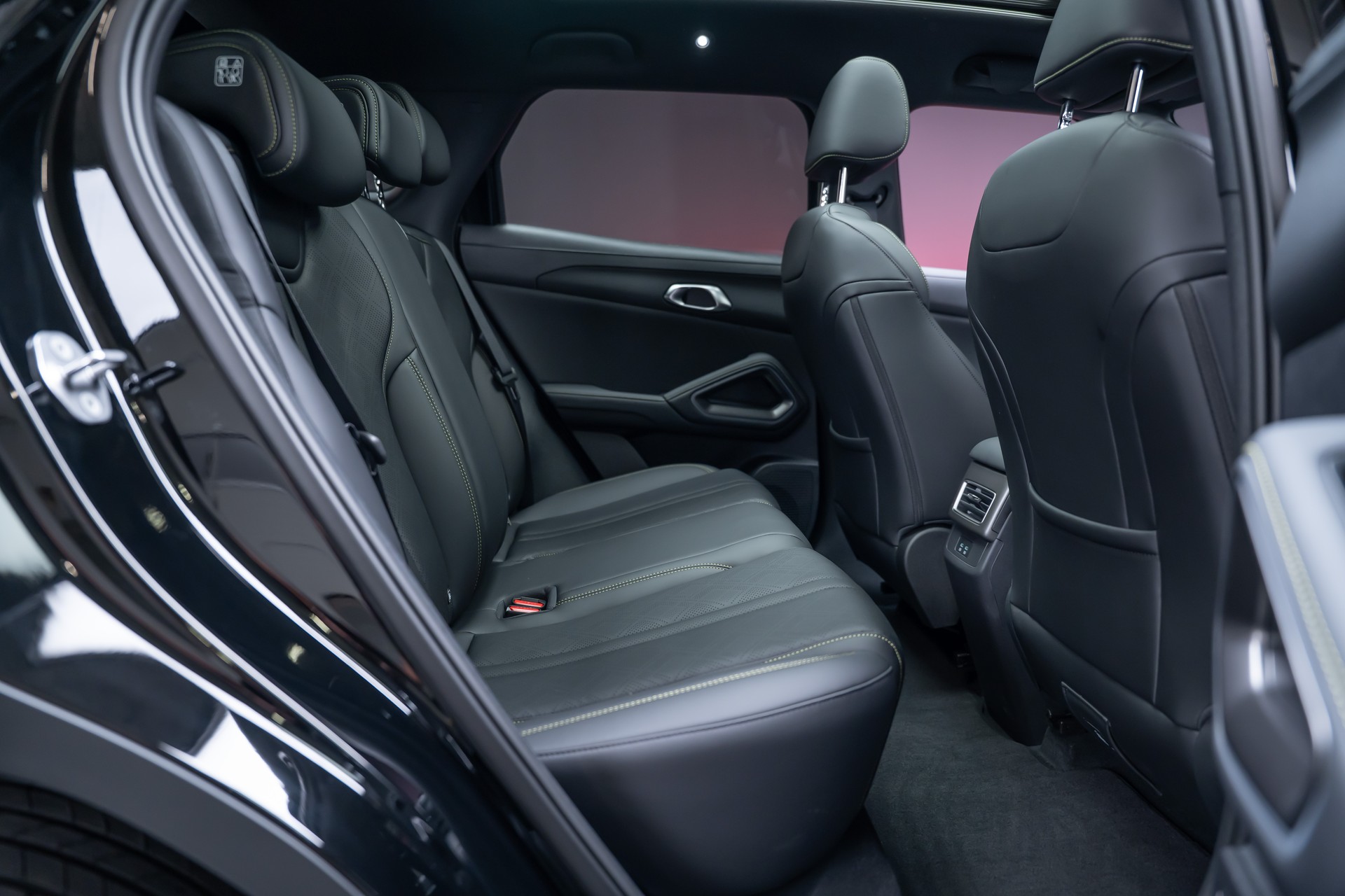 BYD Atto 2 DM-i Boost / Panoramadach / Leder / 360° Kamera-image-20