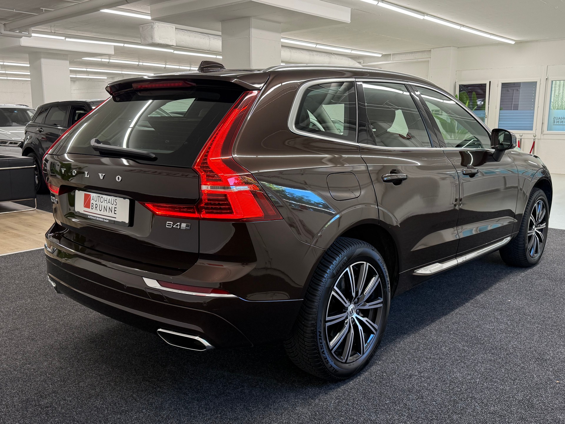 VOLVO XC60 B4 Diesel Mild Hybrid AWD Inscription Geartronic-showroom-element-3