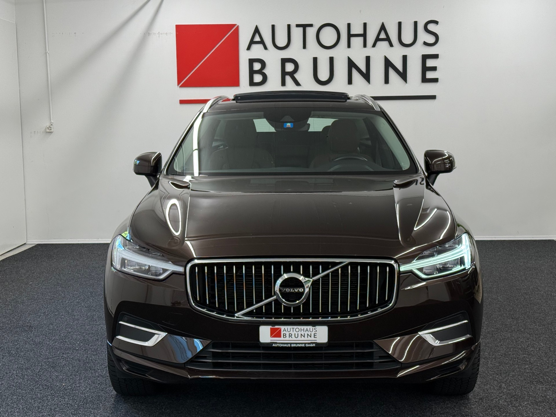 VOLVO XC60 B4 Diesel Mild Hybrid AWD Inscription Geartronic-showroom-element-1