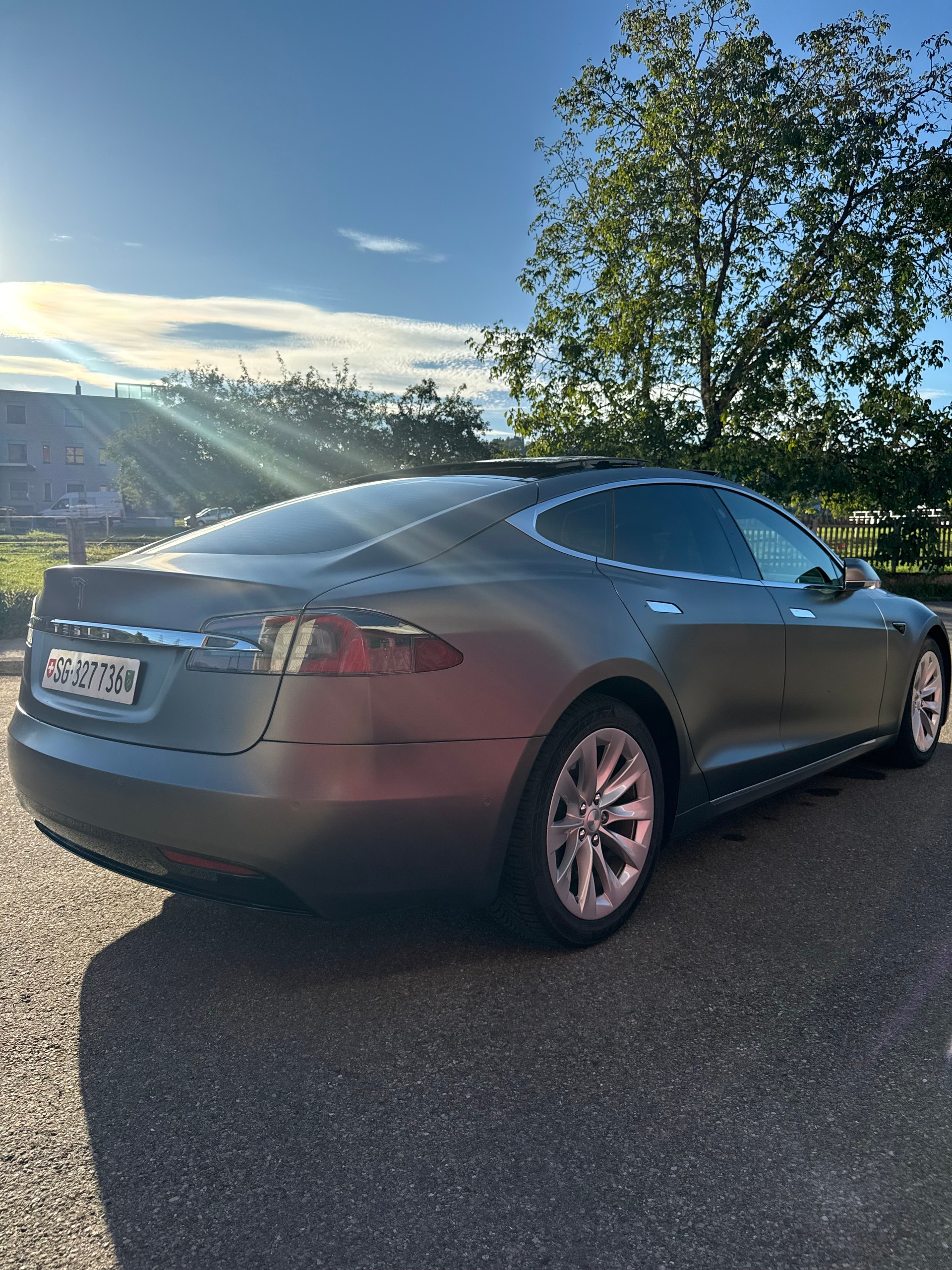 TESLA Tesla Model S 75 | 92% SOH | 3M Satin Dark Grey | Premium Connectivity | CCS | MCU-2 | KI Computer 3 | Frisch ab MFK-image-2