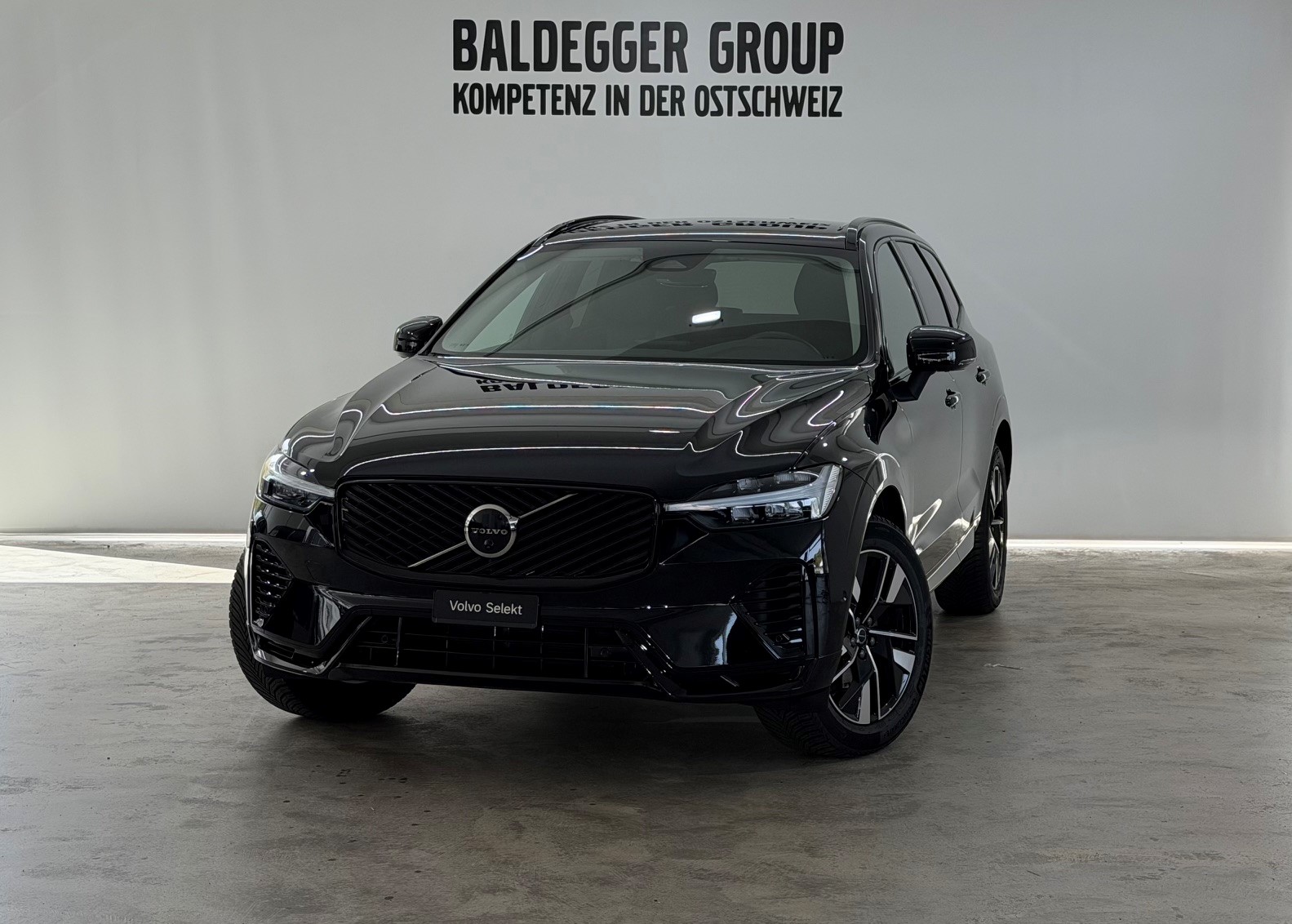 VOLVO XC60 2.0 B5 MH Plus Dark AWD