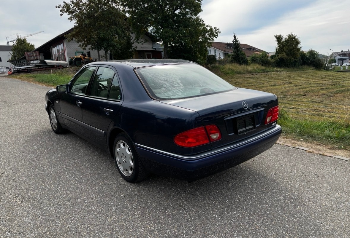 MERCEDES-BENZ E 320 Elégance Automatic-image-4