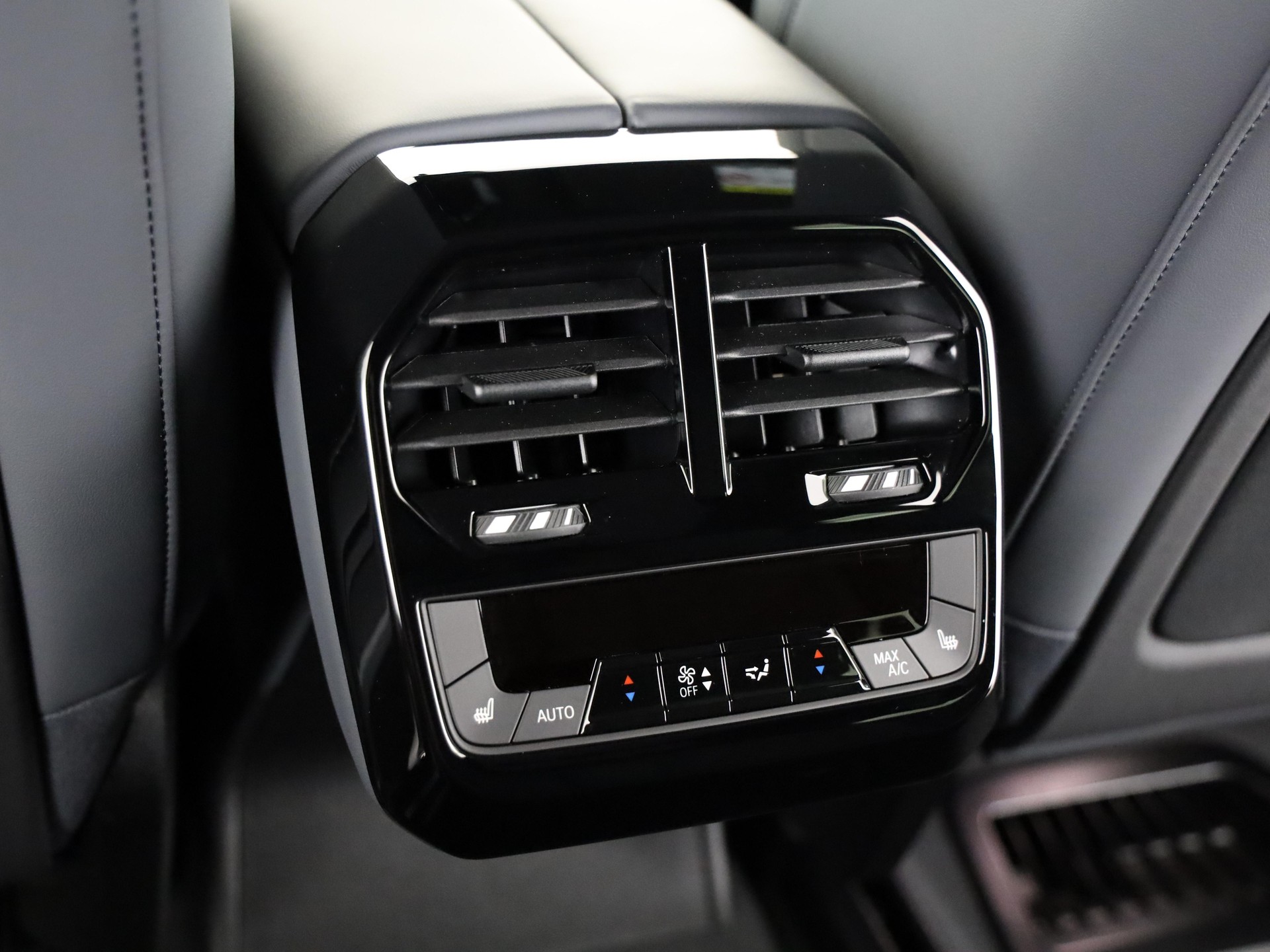 BMW iX I20 xDrive60-image-16