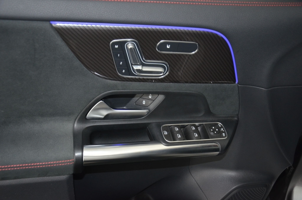 MERCEDES-BENZ GLA 45 S AMG 4Matic+-image-24