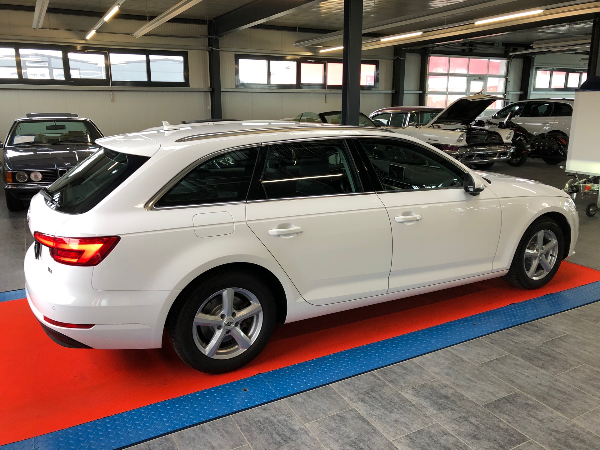 AUDI A4 Avant 2.0 TDI-image-10