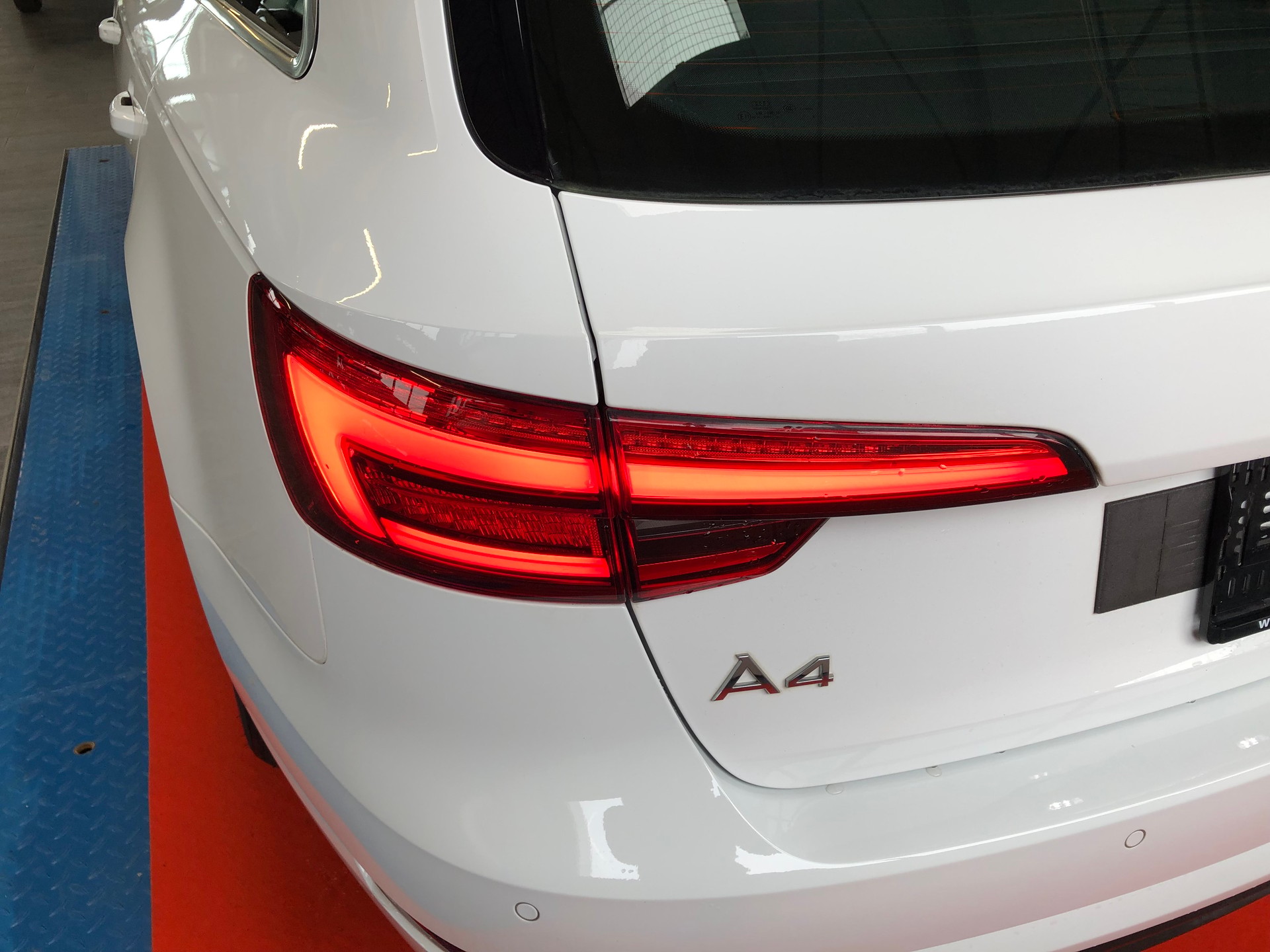 AUDI A4 Avant 2.0 TDI-image-19