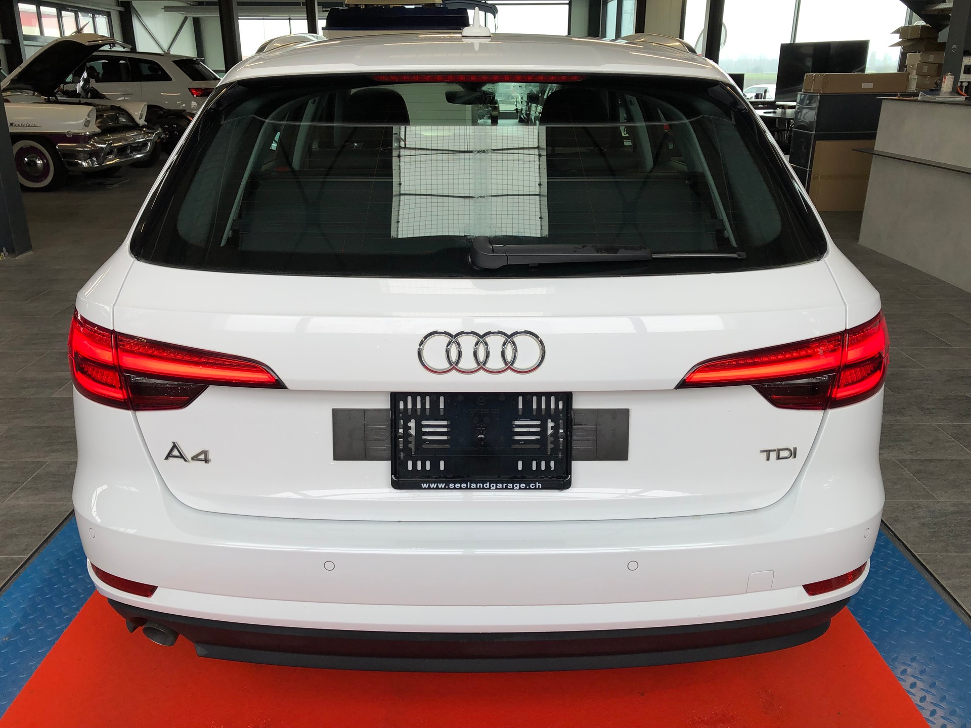 AUDI A4 Avant 2.0 TDI-image-8