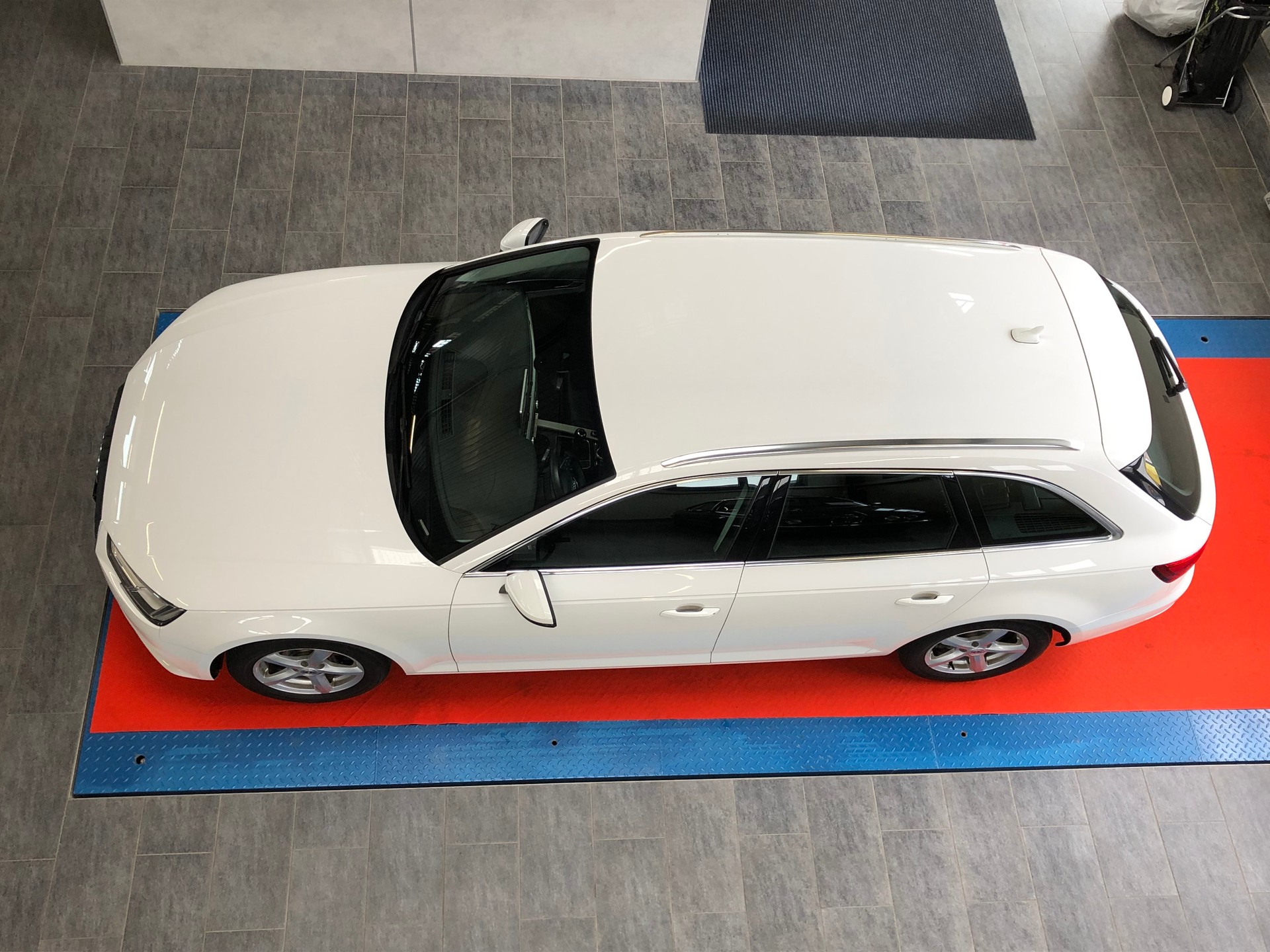 AUDI A4 Avant 2.0 TDI-image-25