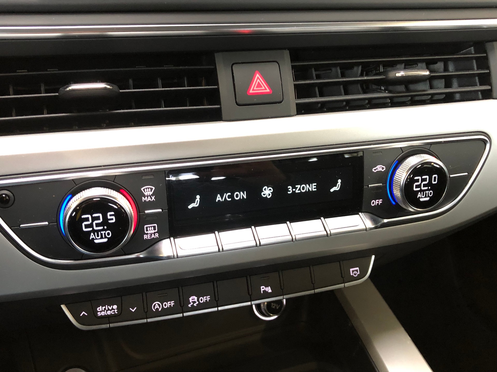 AUDI A4 Avant 2.0 TDI-image-29
