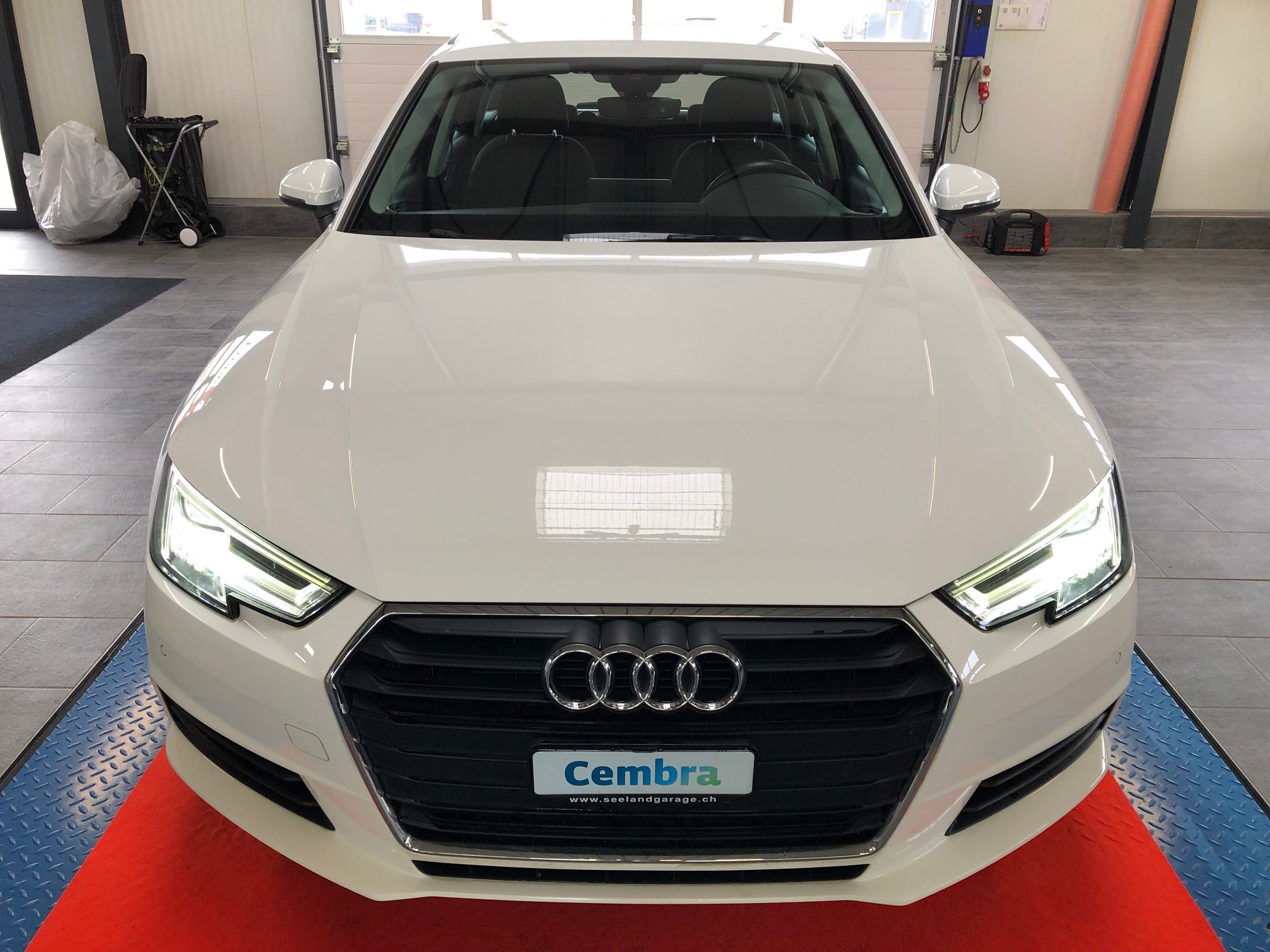 AUDI A4 Avant 2.0 TDI-showroom-element-3