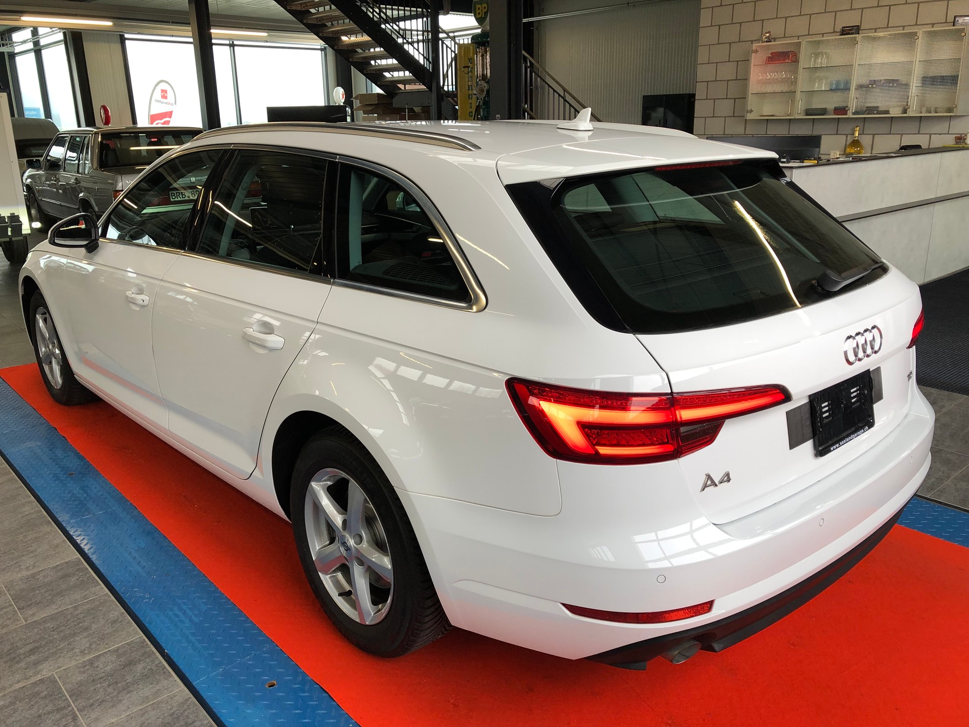AUDI A4 Avant 2.0 TDI-image-7