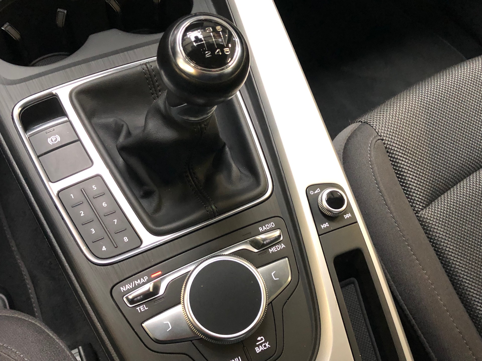 AUDI A4 Avant 2.0 TDI-image-30