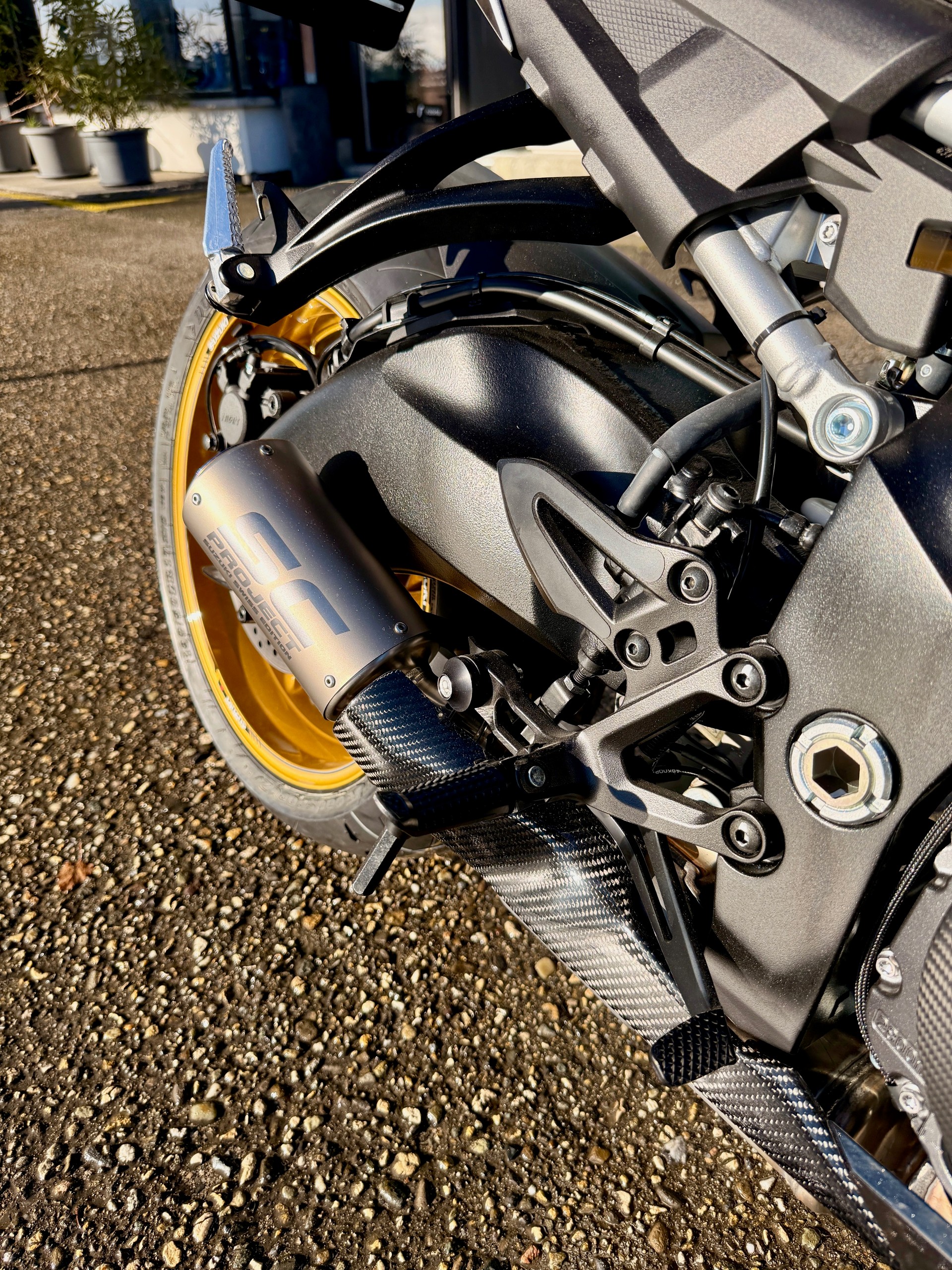 SUZUKI GSX-S 1000-image-2