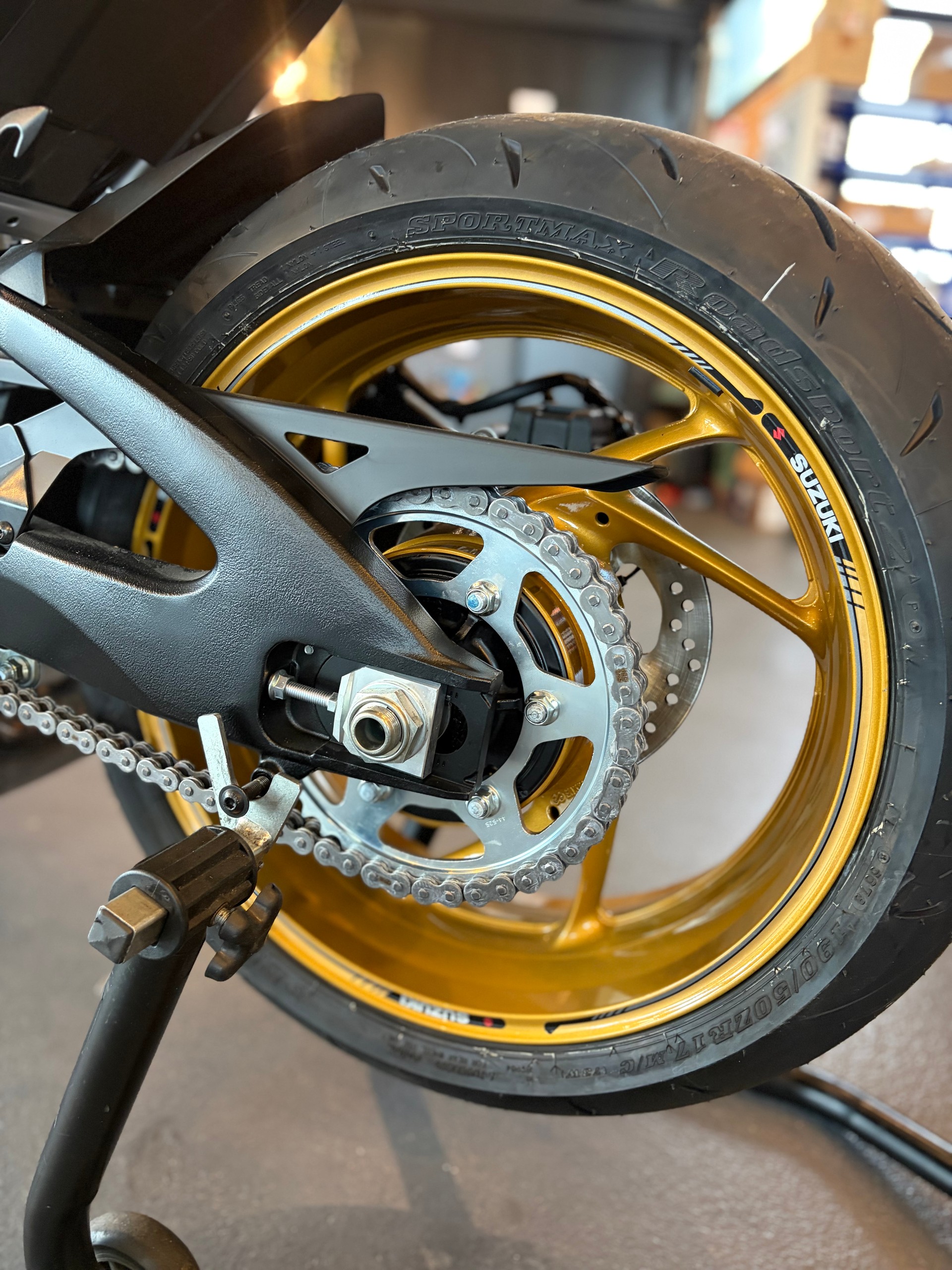 SUZUKI GSX-S 1000-image-8