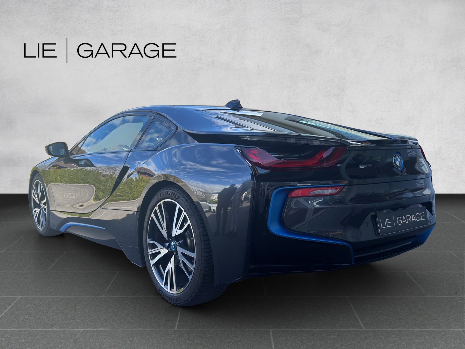 BMW i8 Coupé-showroom-element-1