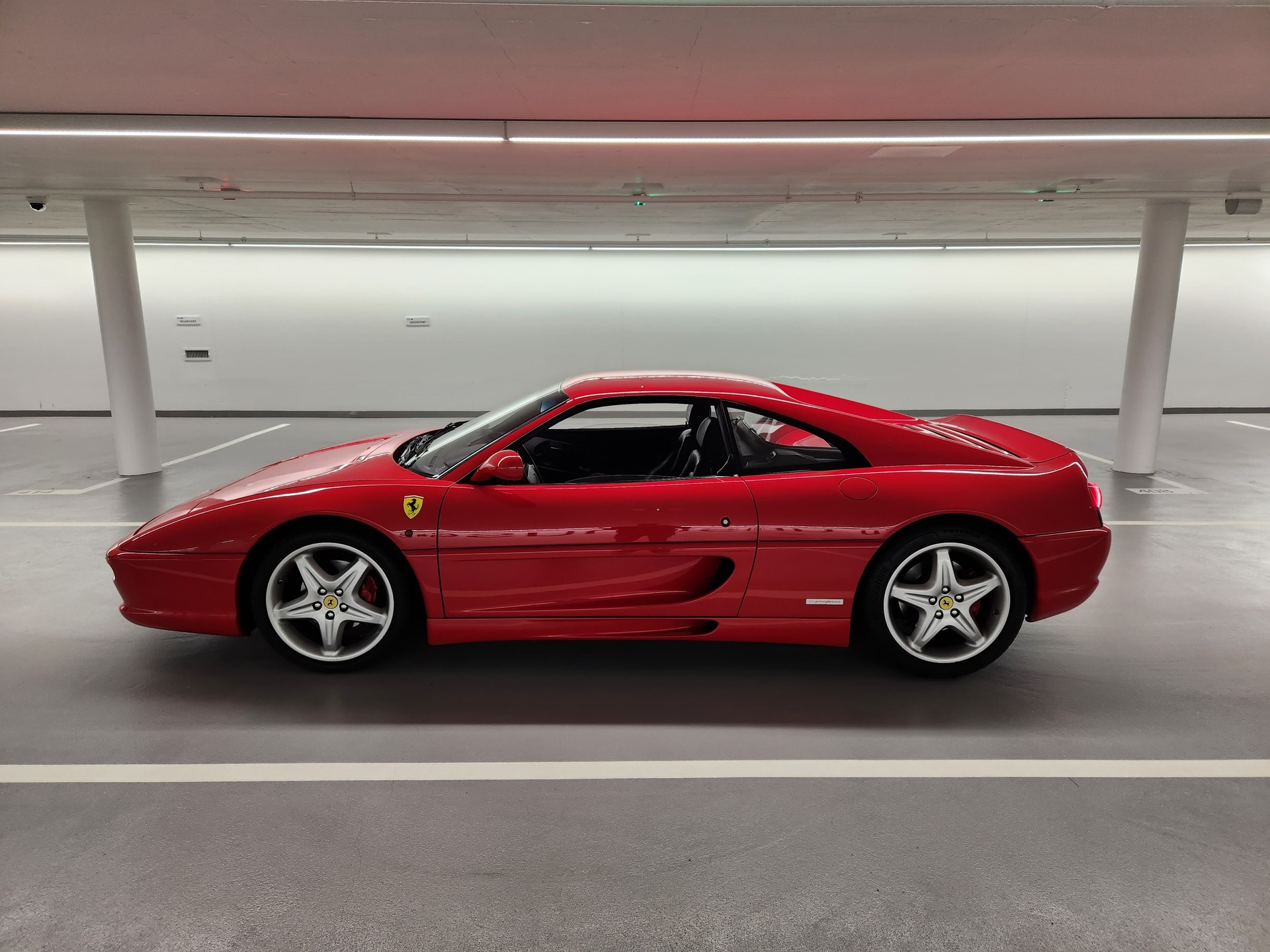 FERRARI F355 Berlinetta-image-8