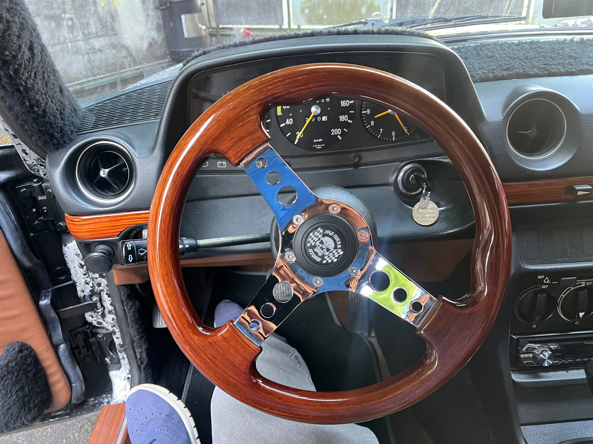 MERCEDES-BENZ 250-image-10