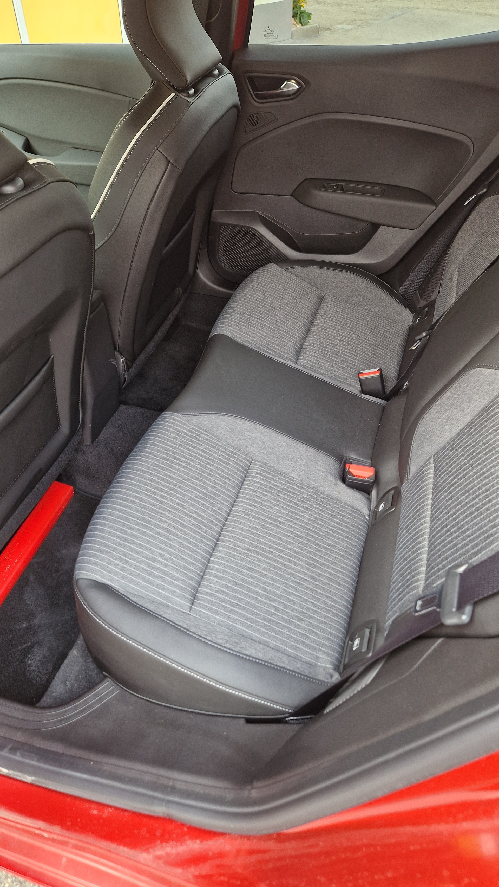 MITSUBISHI COLT 1.6 HEV Instyle-image-14