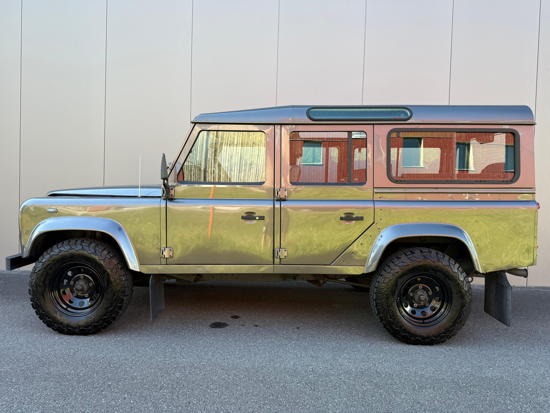 LAND ROVER Defender 110 TD5 bonatti-showroom-element-1