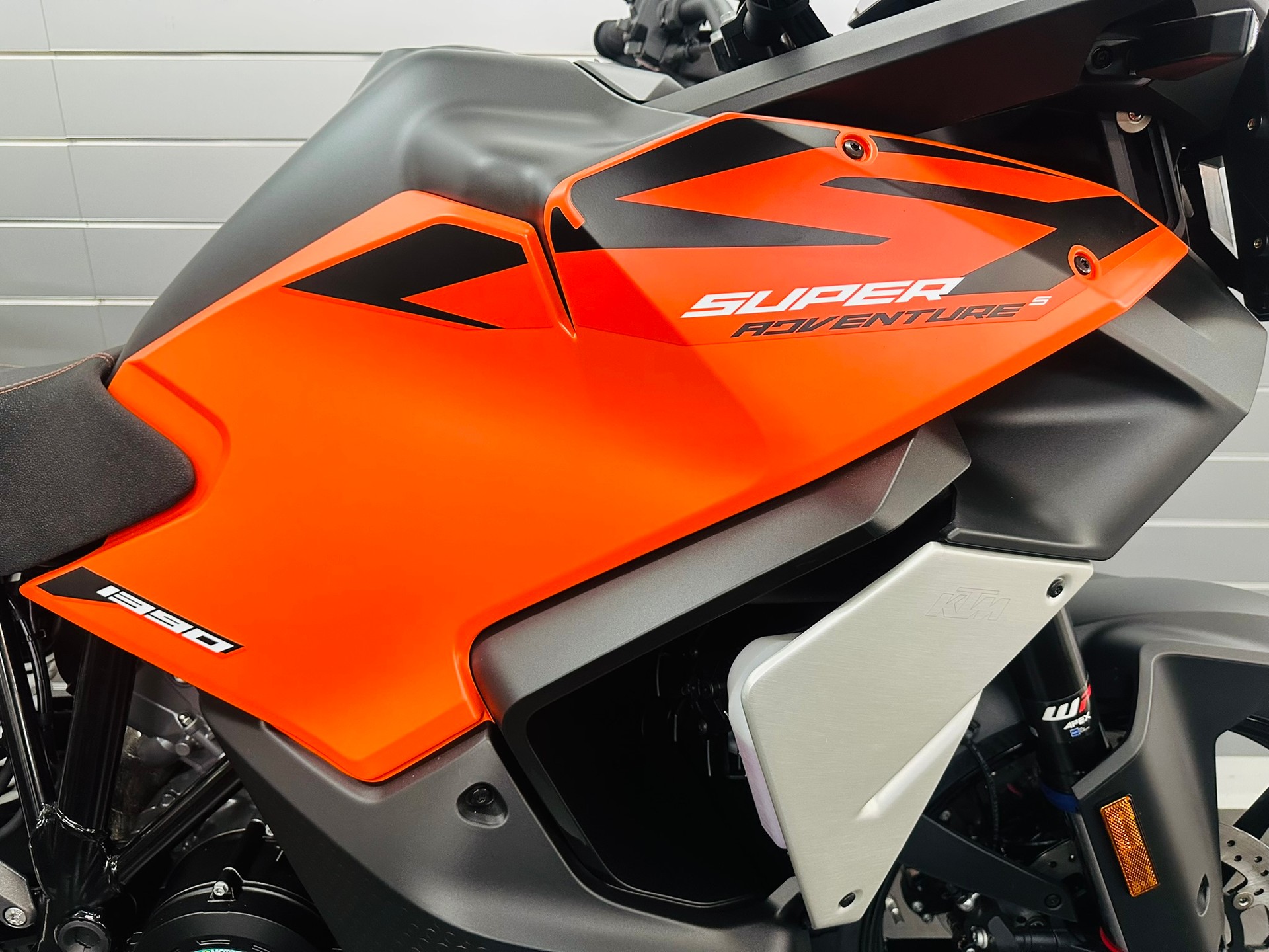 KTM 1390 Super Adventure S EVO-image-2