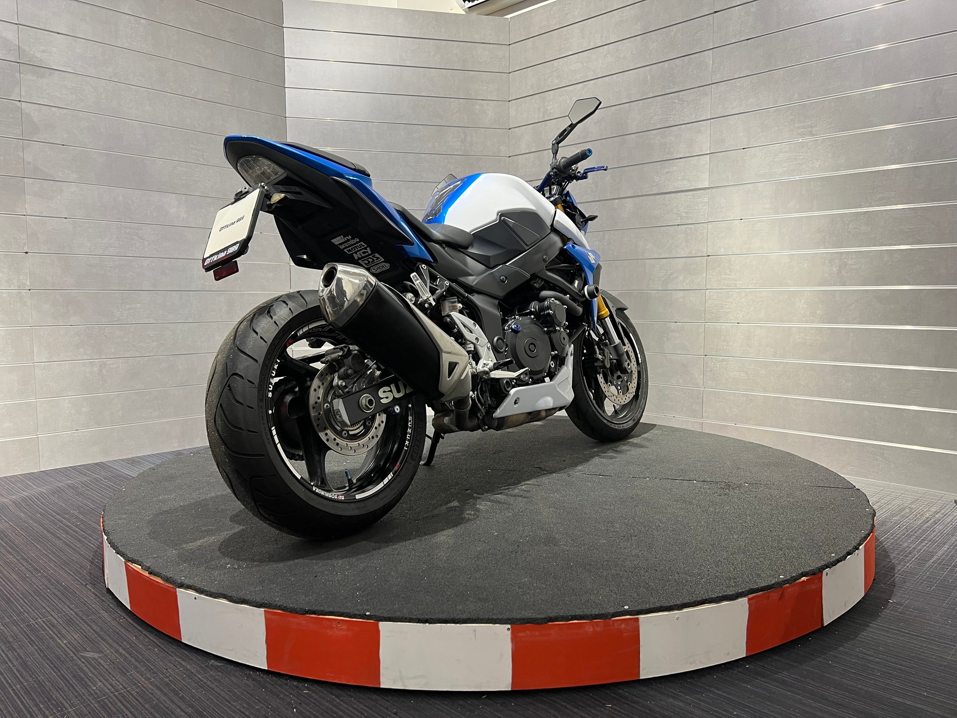 SUZUKI GSR 750 ABS-image-4