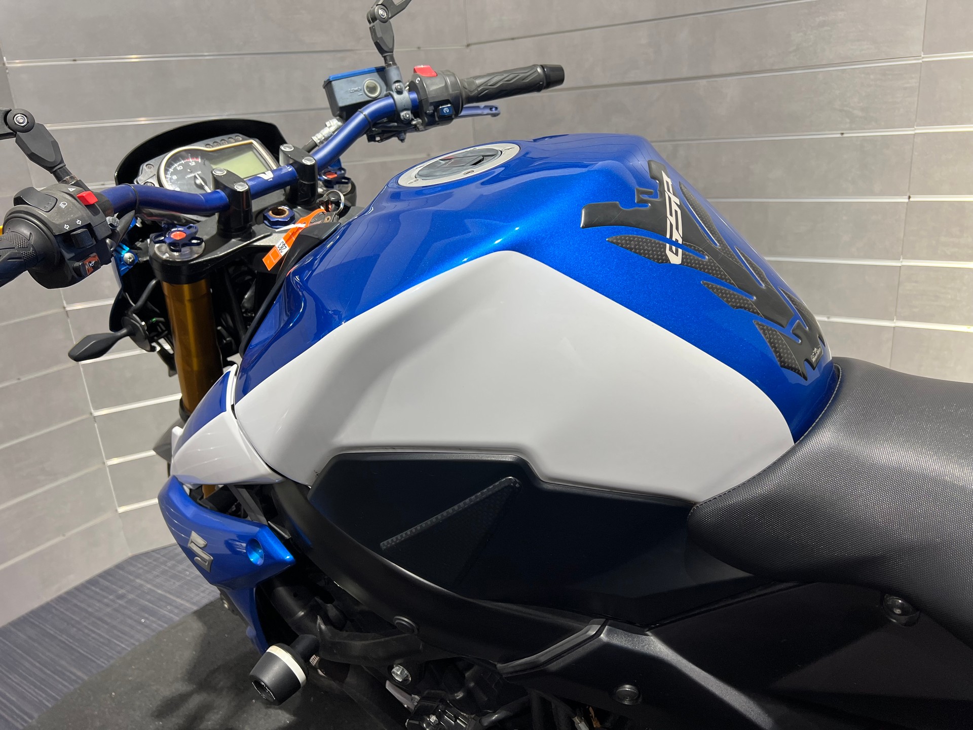 SUZUKI GSR 750 ABS-image-13