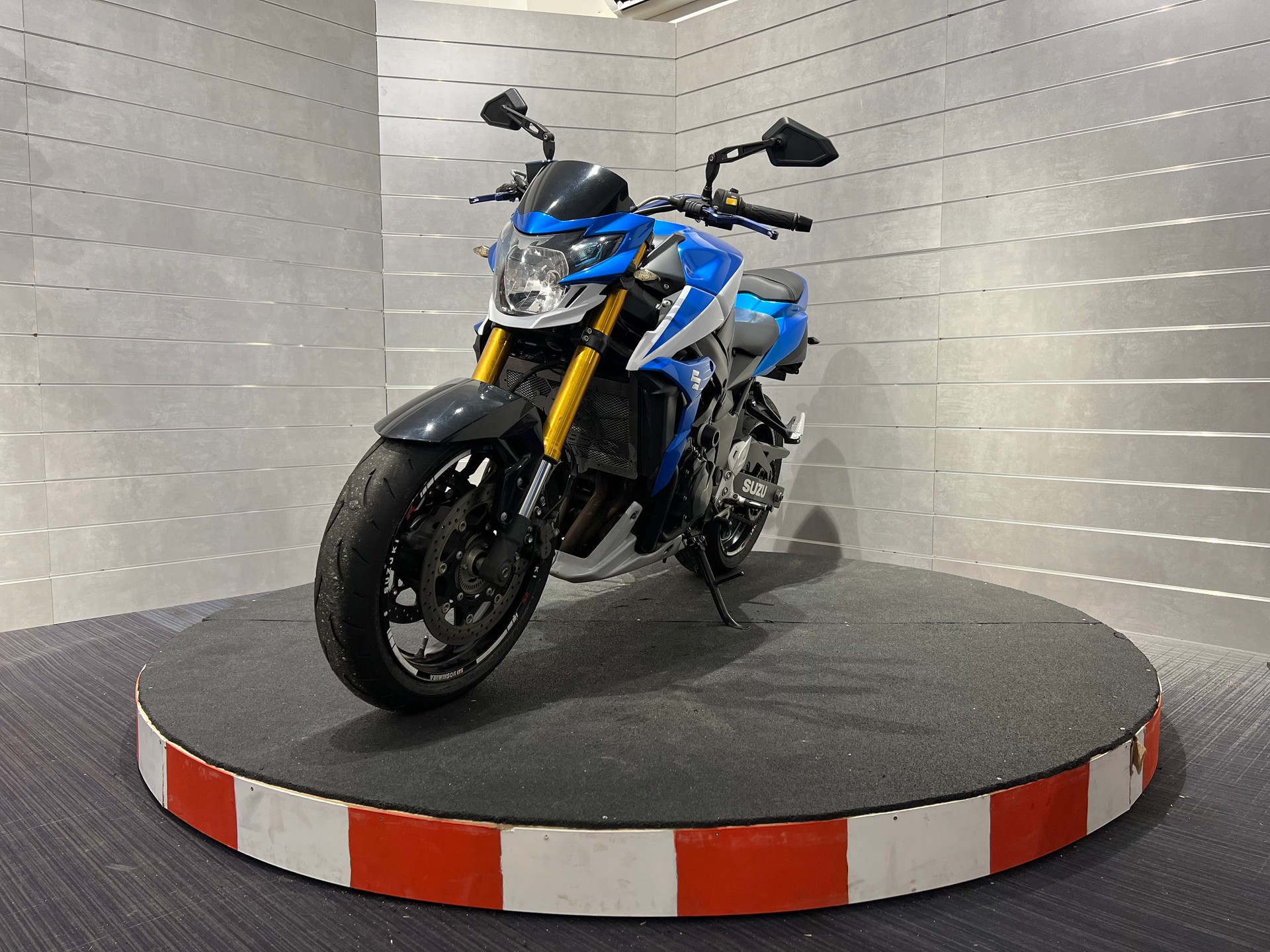 SUZUKI GSR 750 ABS-image-0