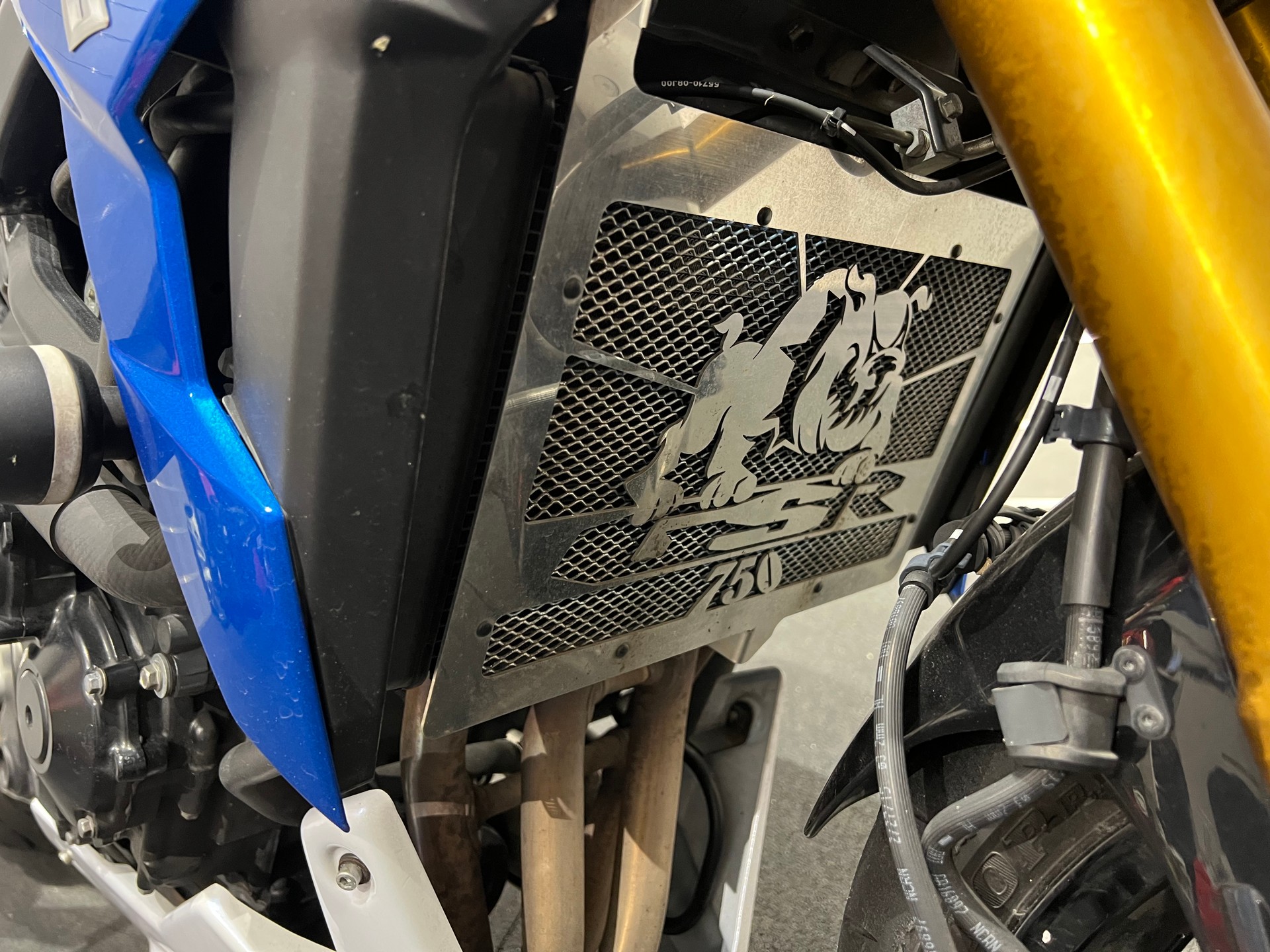 SUZUKI GSR 750 ABS-image-9