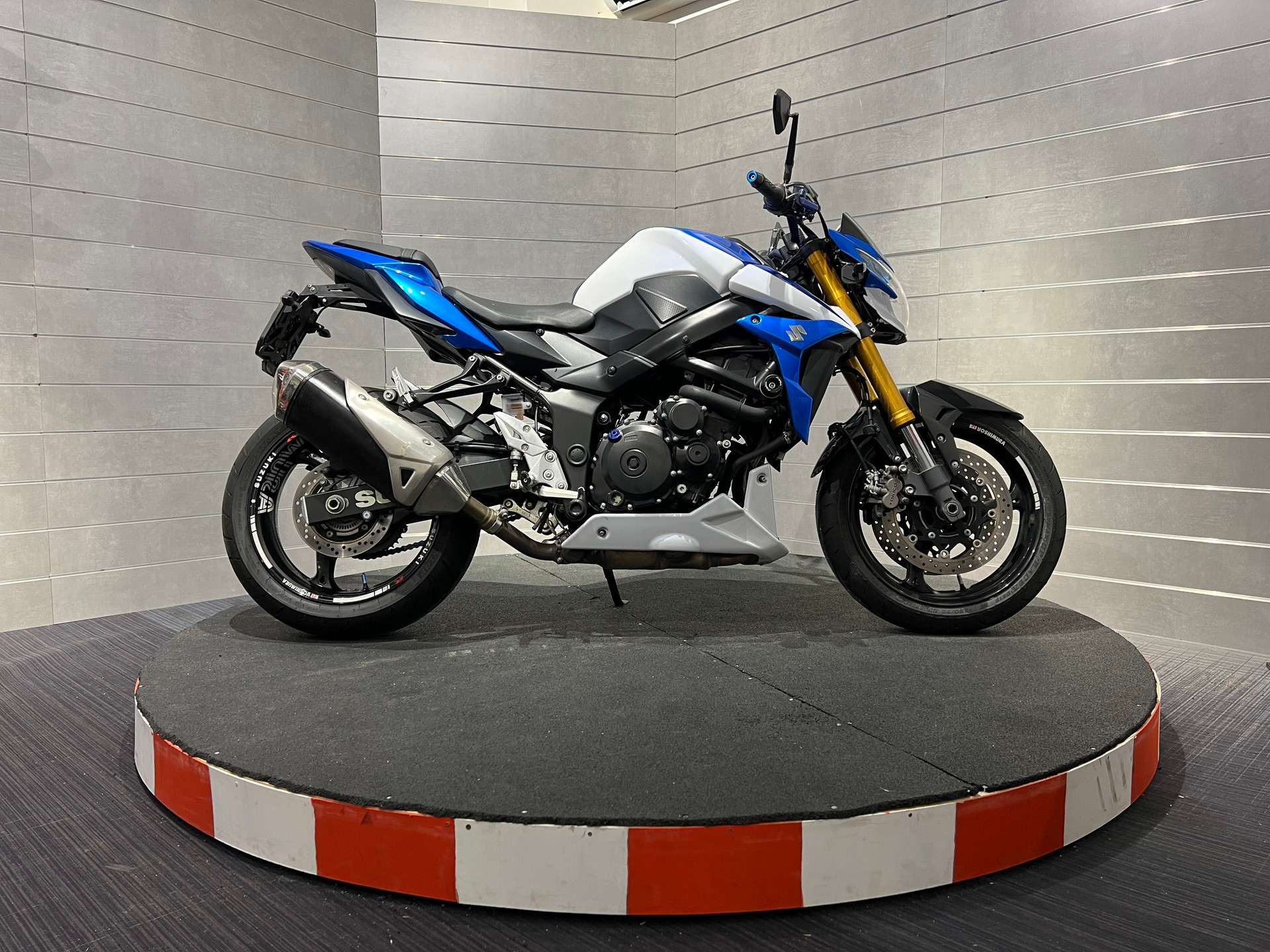 SUZUKI GSR 750 ABS-image-6