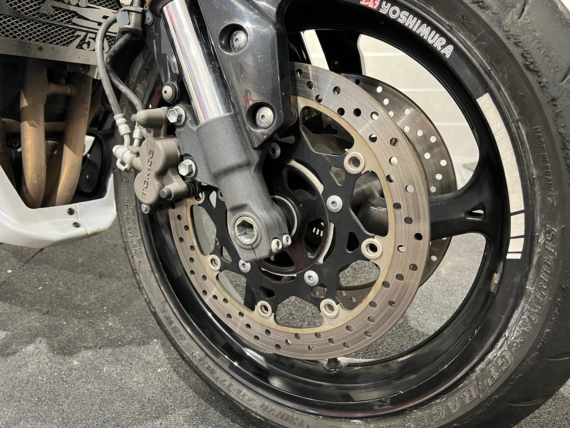 SUZUKI GSR 750 ABS-image-8
