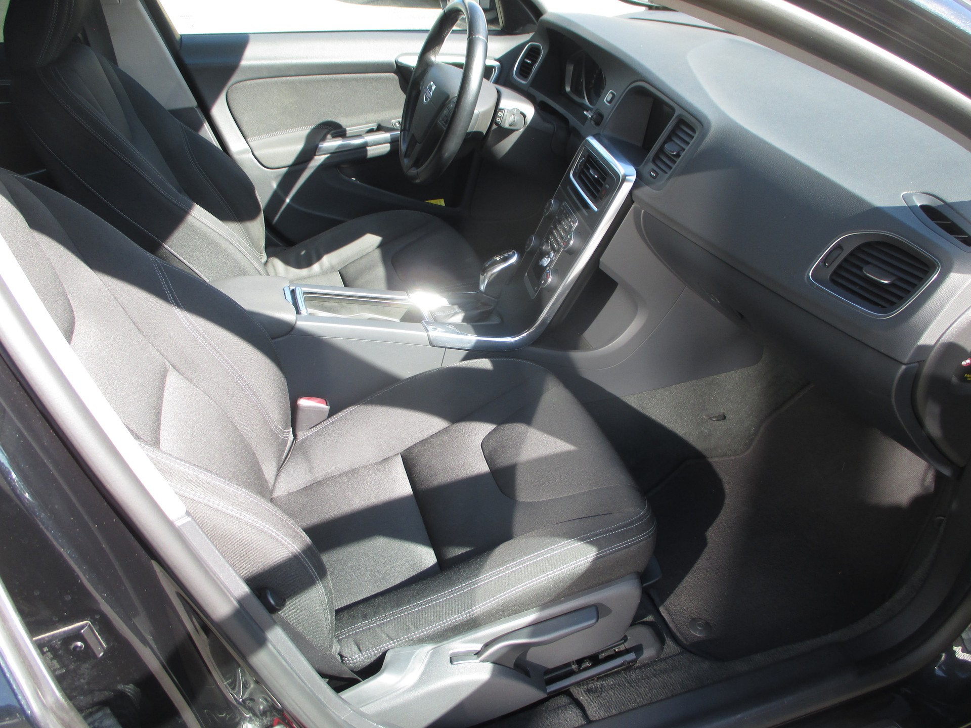 VOLVO V60 D4 AWD Geartronic-image-14