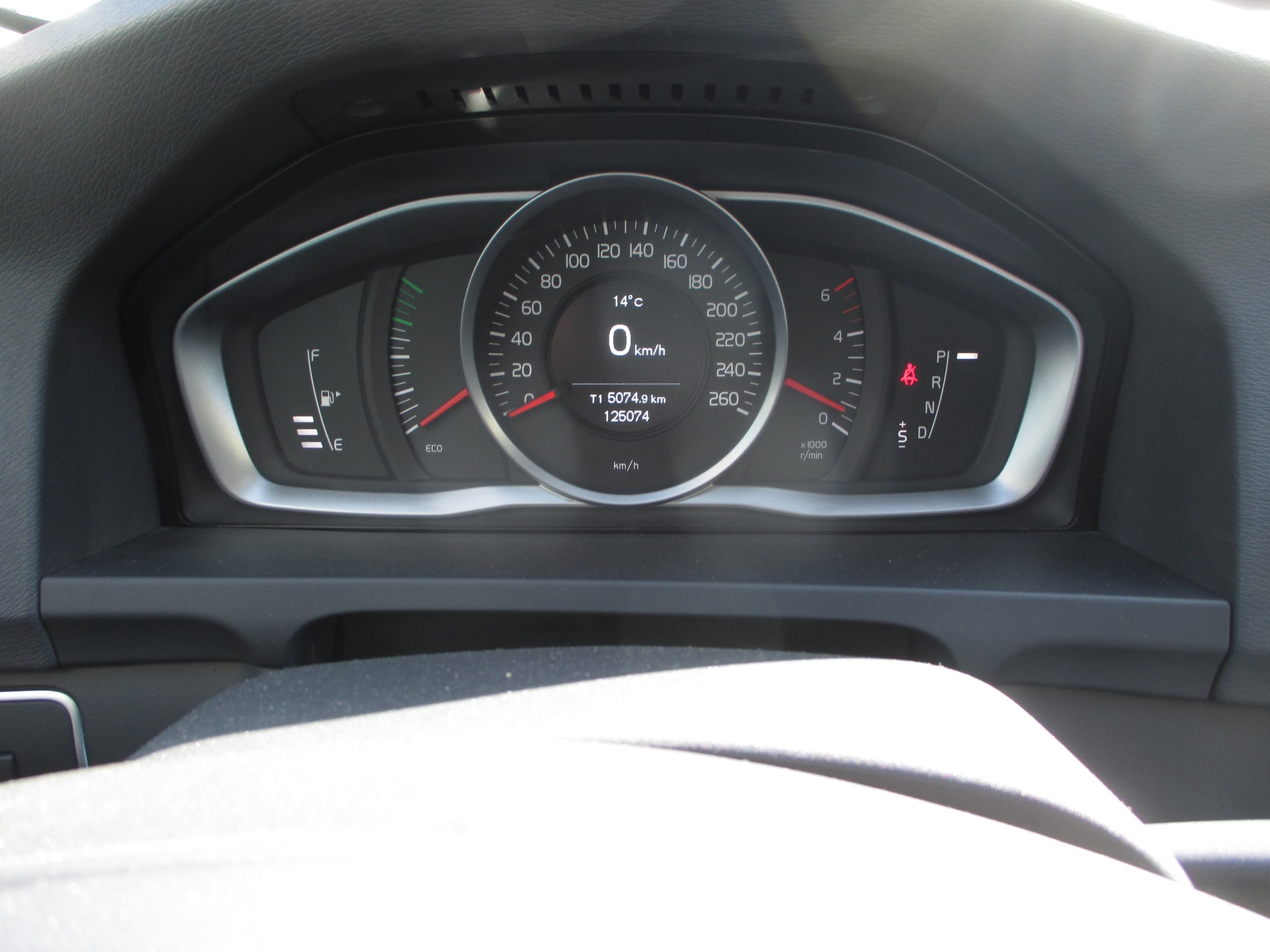 VOLVO V60 D4 AWD Geartronic-image-8