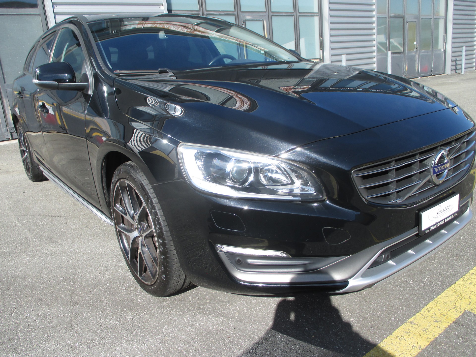 VOLVO V60 D4 AWD Geartronic-image-1
