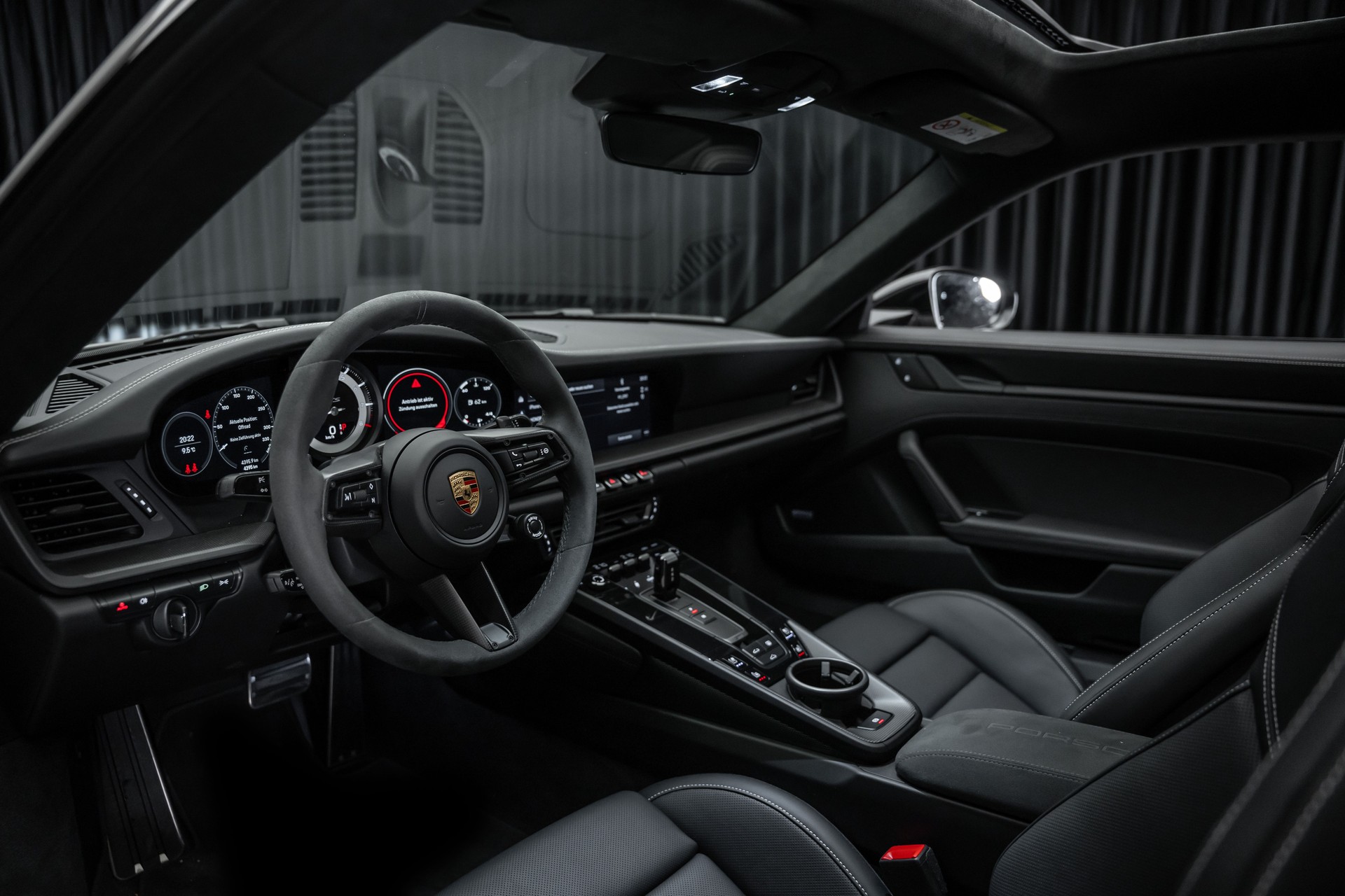 PORSCHE 911 Carrera 4 GTS PDK-image-14