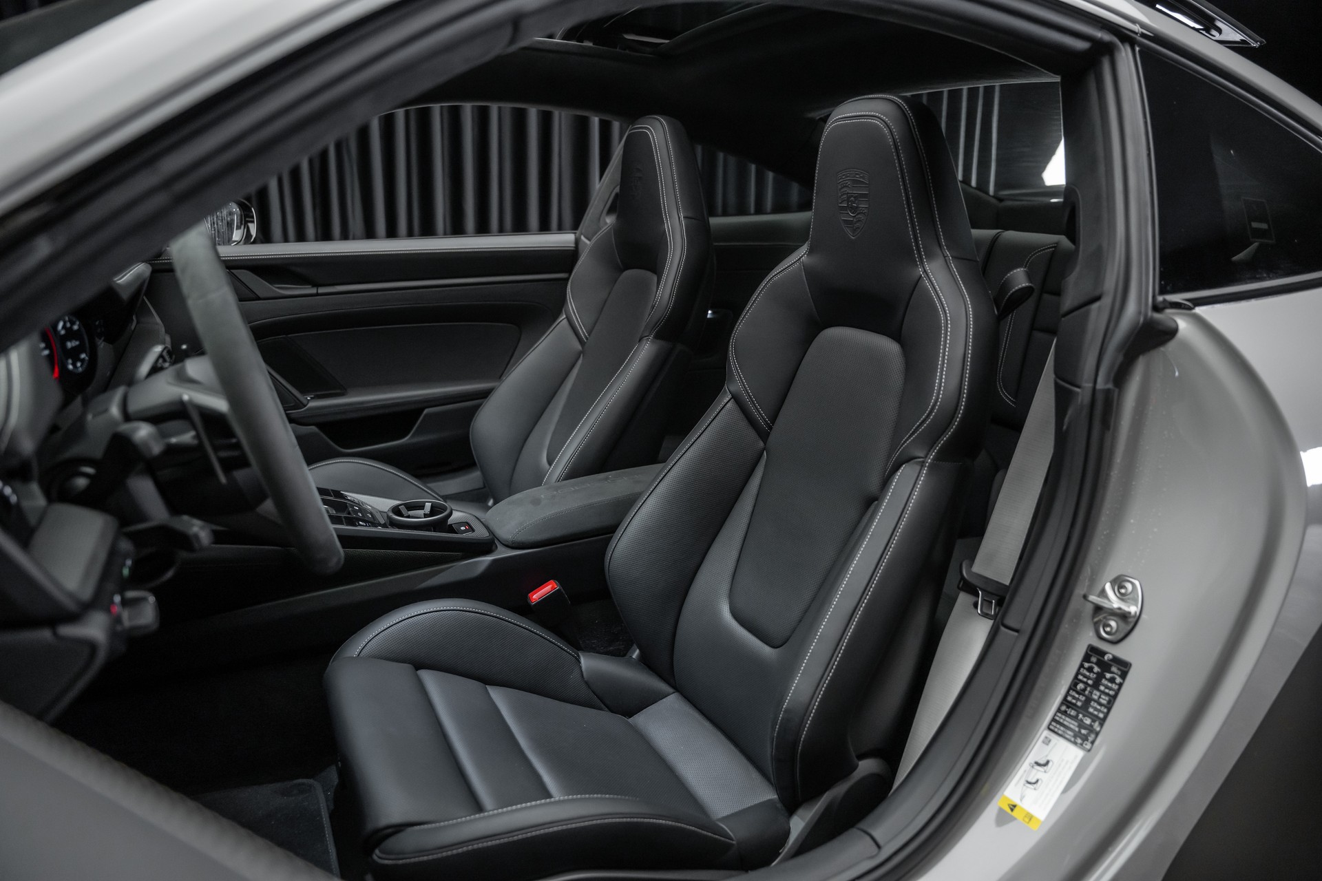 PORSCHE 911 Carrera 4 GTS PDK-image-16