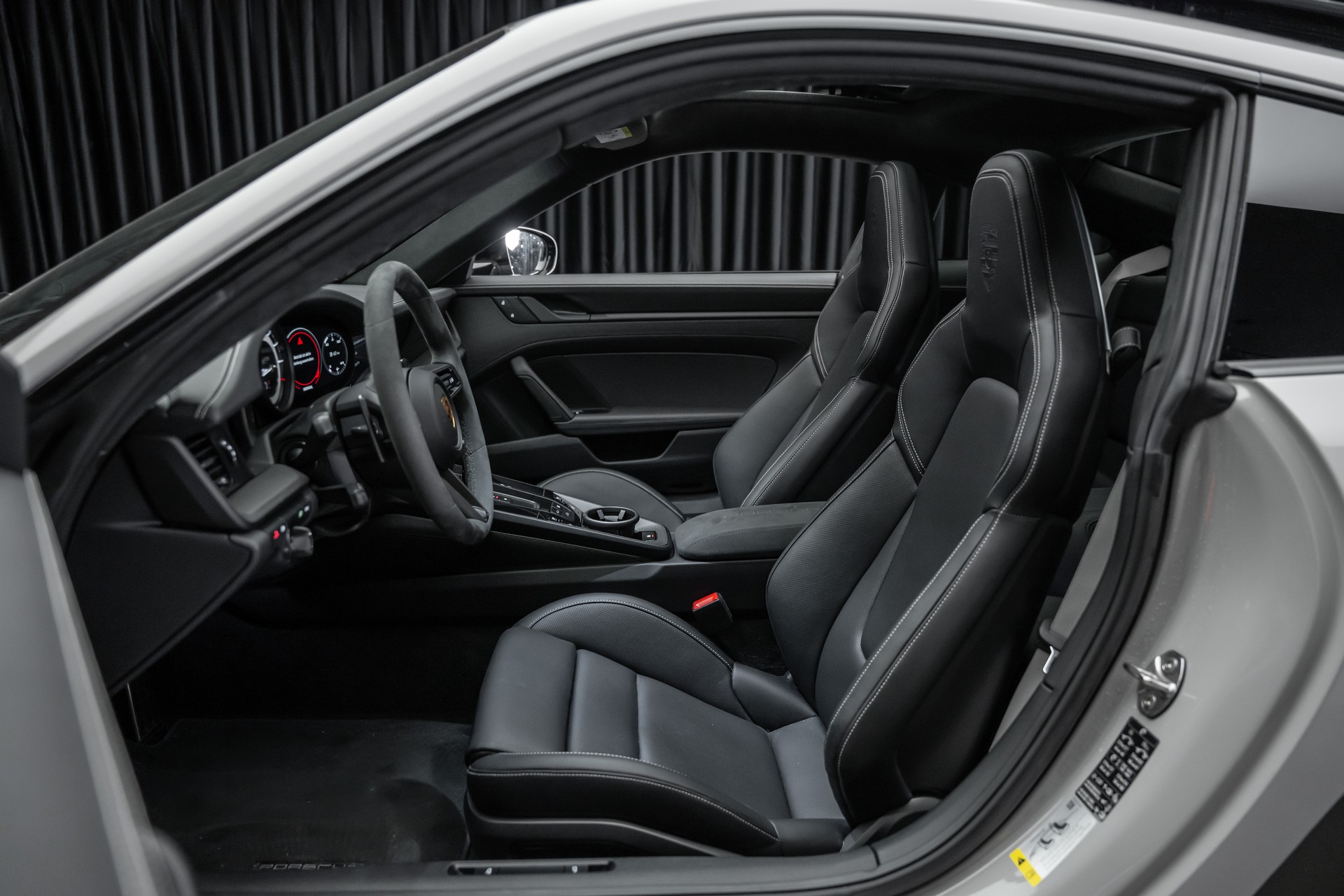 PORSCHE 911 Carrera 4 GTS PDK-image-15