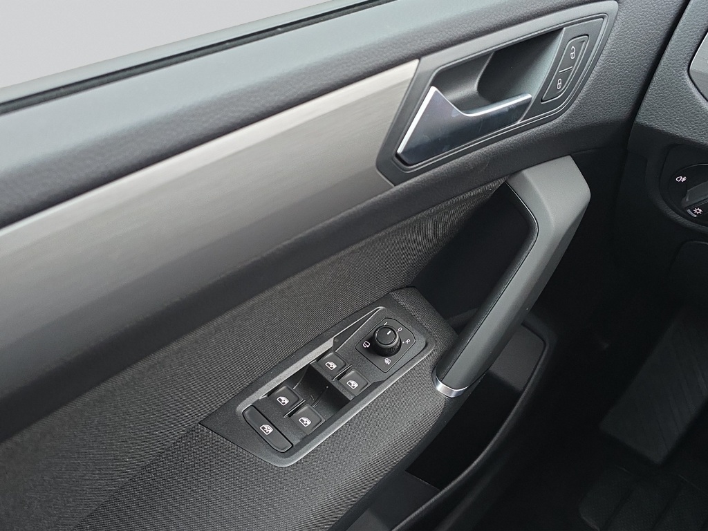 VW Touran 1.5 TSI Comfortline R-Line 7-Plätzer DSG-image-19