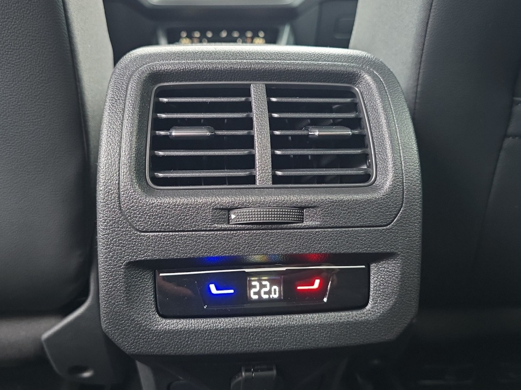 VW Touran 1.5 TSI Comfortline R-Line 7-Plätzer DSG-image-30