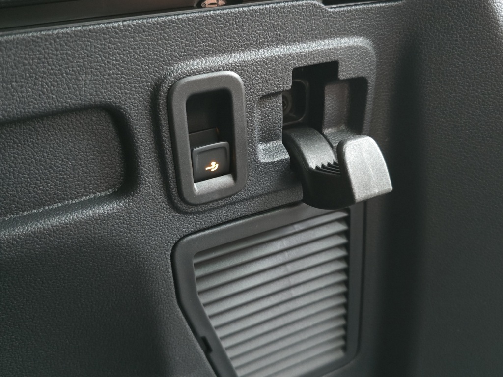 VW Touran 1.5 TSI Comfortline R-Line 7-Plätzer DSG-image-28