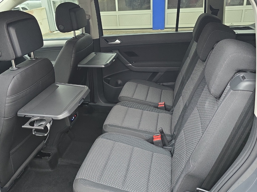 VW Touran 1.5 TSI Comfortline R-Line 7-Plätzer DSG-image-29