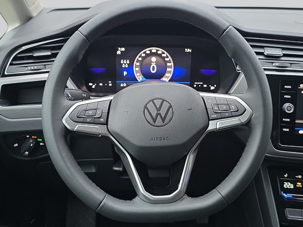 VW Touran 1.5 TSI Comfortline R-Line 7-Plätzer DSG-image-12