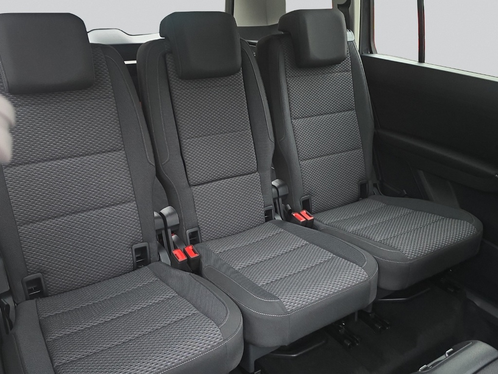 VW Touran 1.5 TSI Comfortline R-Line 7-Plätzer DSG-image-10