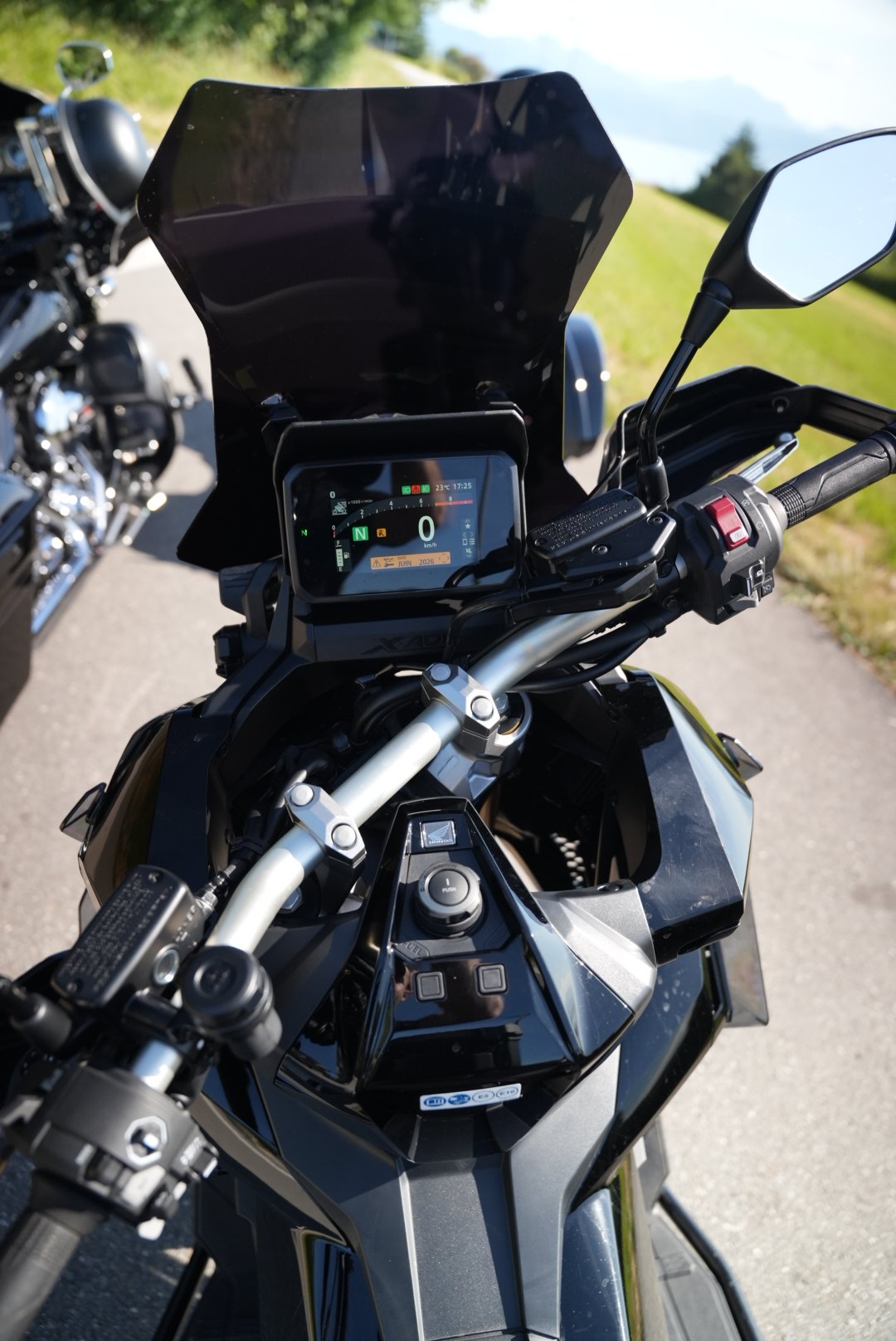 HONDA X-ADV 750-image-5
