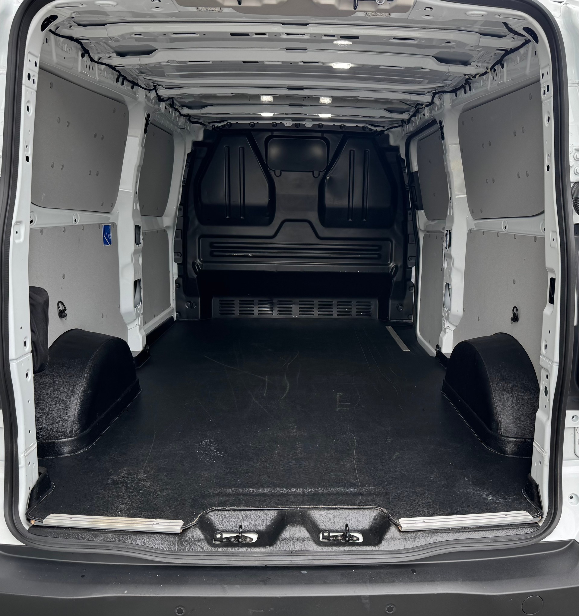FORD Transit Custom 320 L2H1 Trend Automat 4x4-image-8