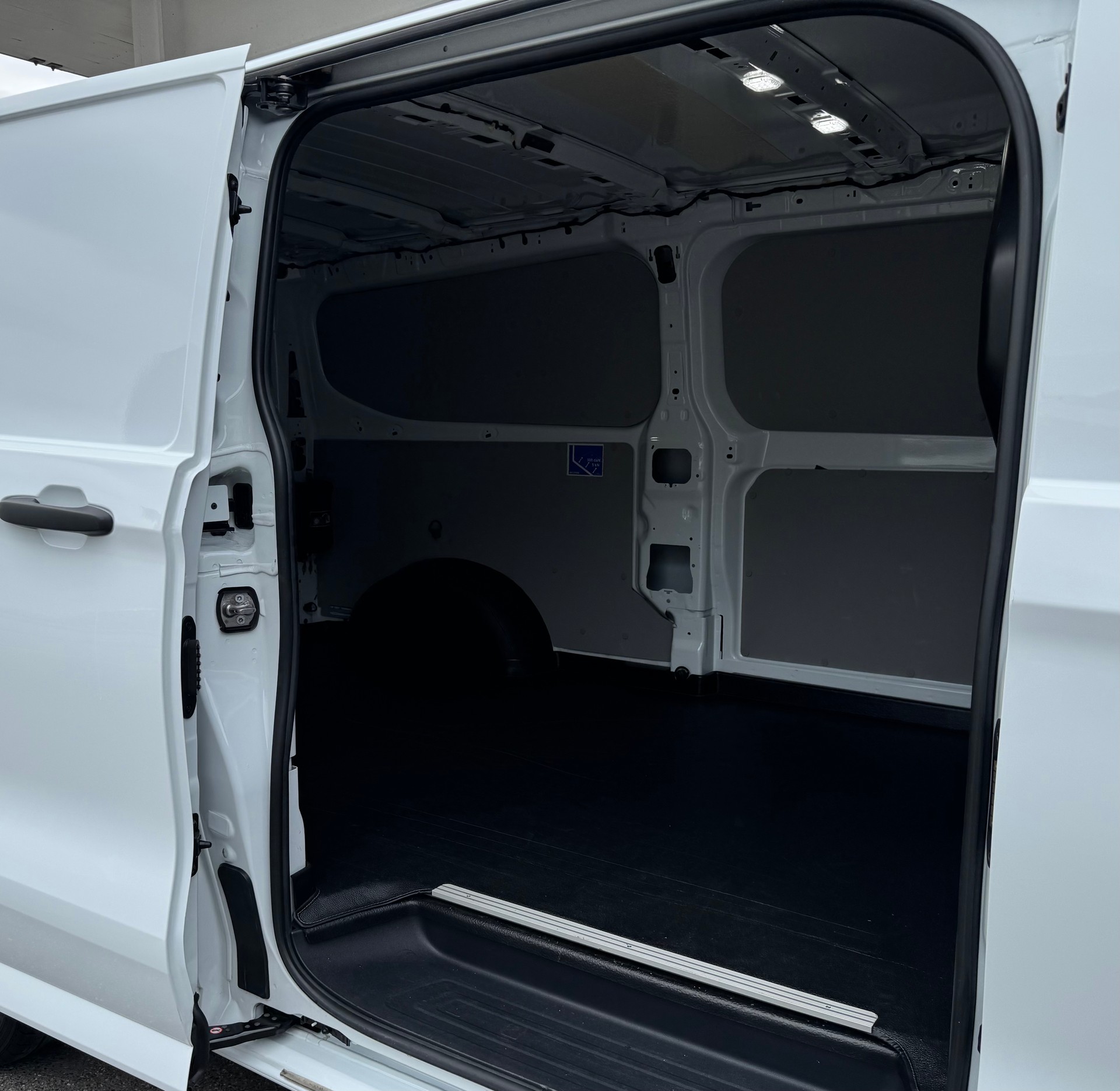 FORD Transit Custom 320 L2H1 Trend Automat 4x4-showroom-element-3