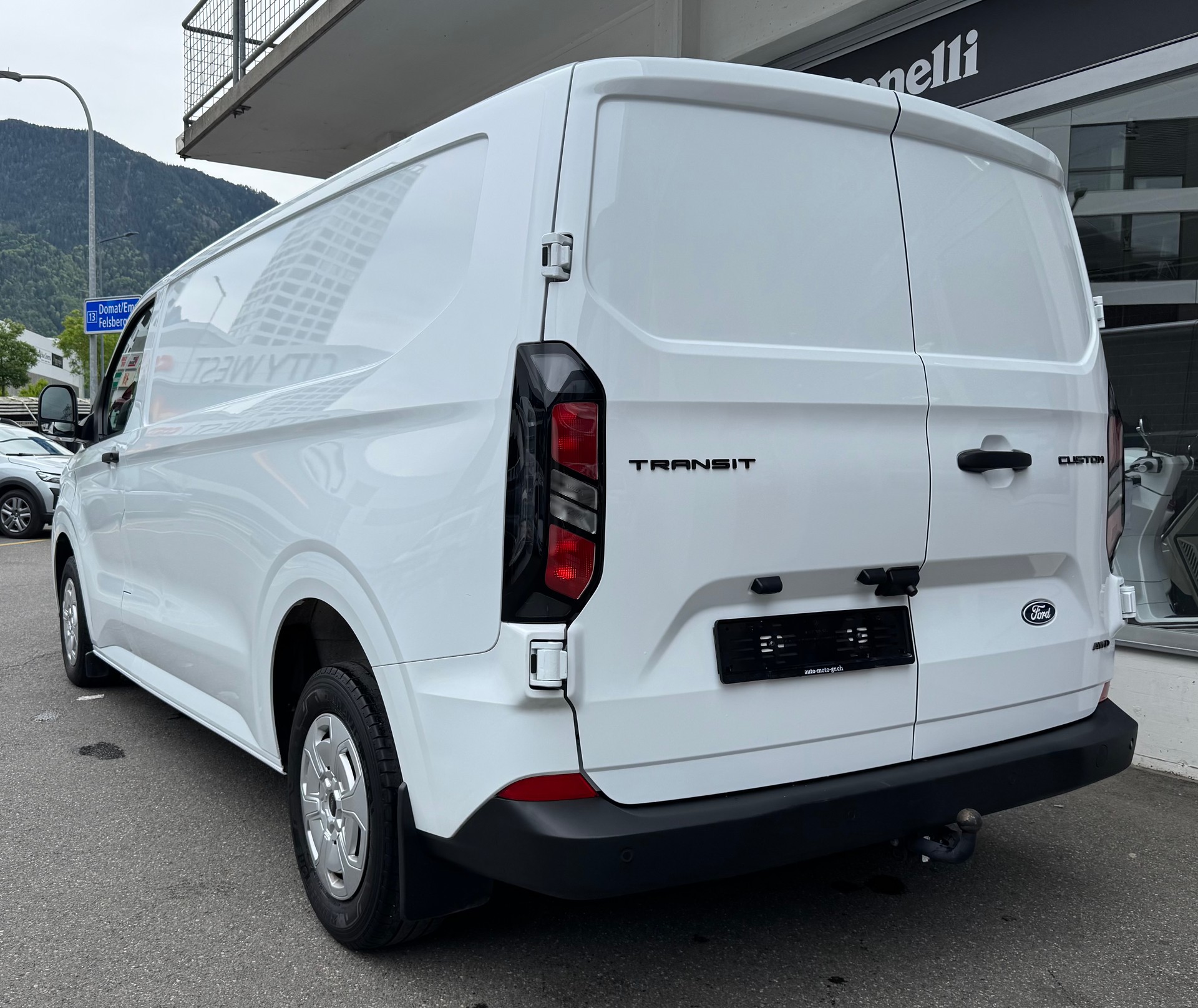 FORD Transit Custom 320 L2H1 Trend Automat 4x4-image-5