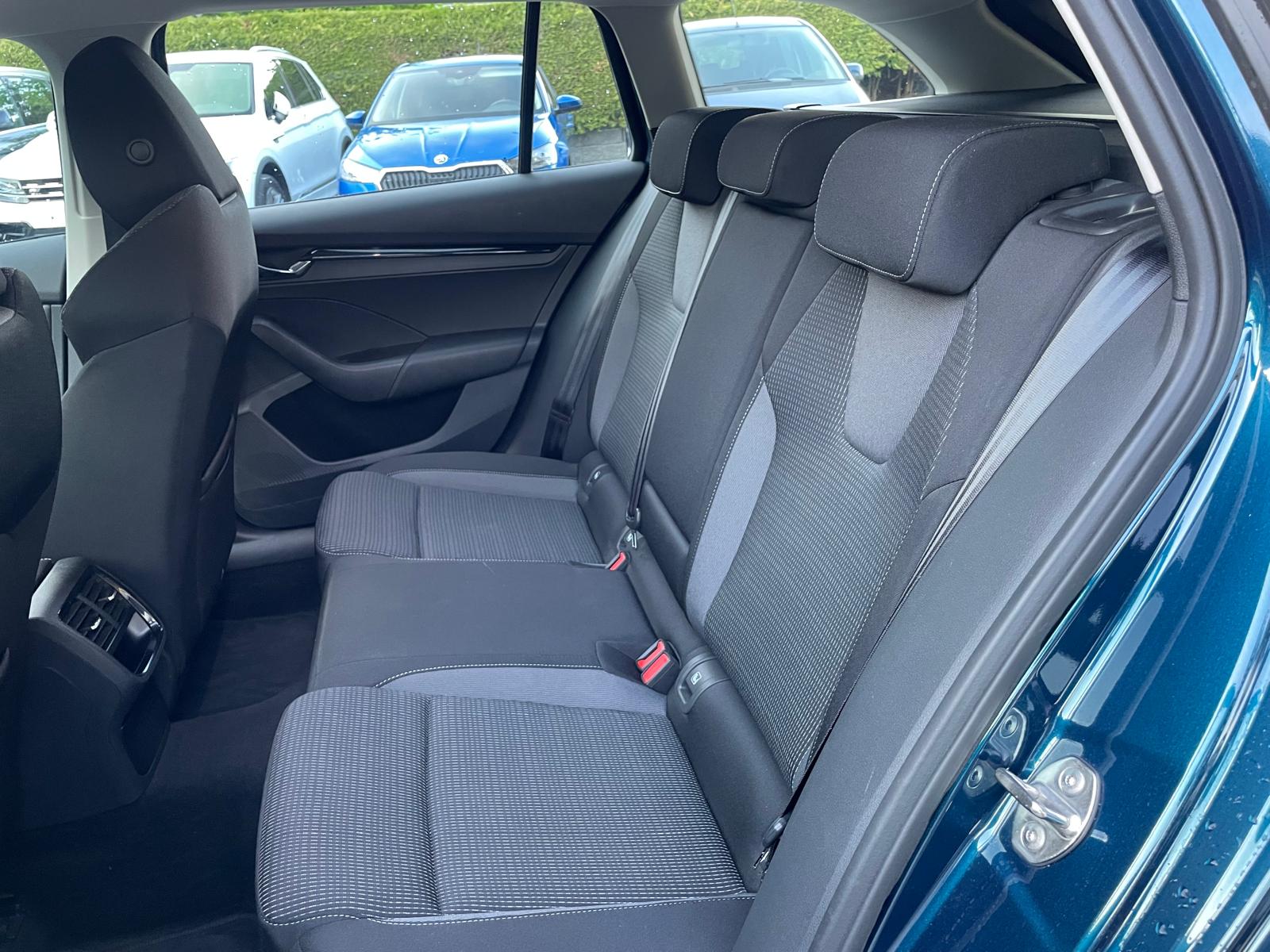 SKODA Octavia Combi 1.5 TSI ACT EVO Ambition-image-7