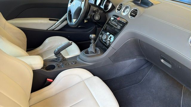 PEUGEOT RCZ 1.6 Turbo Limited Edition-image-8